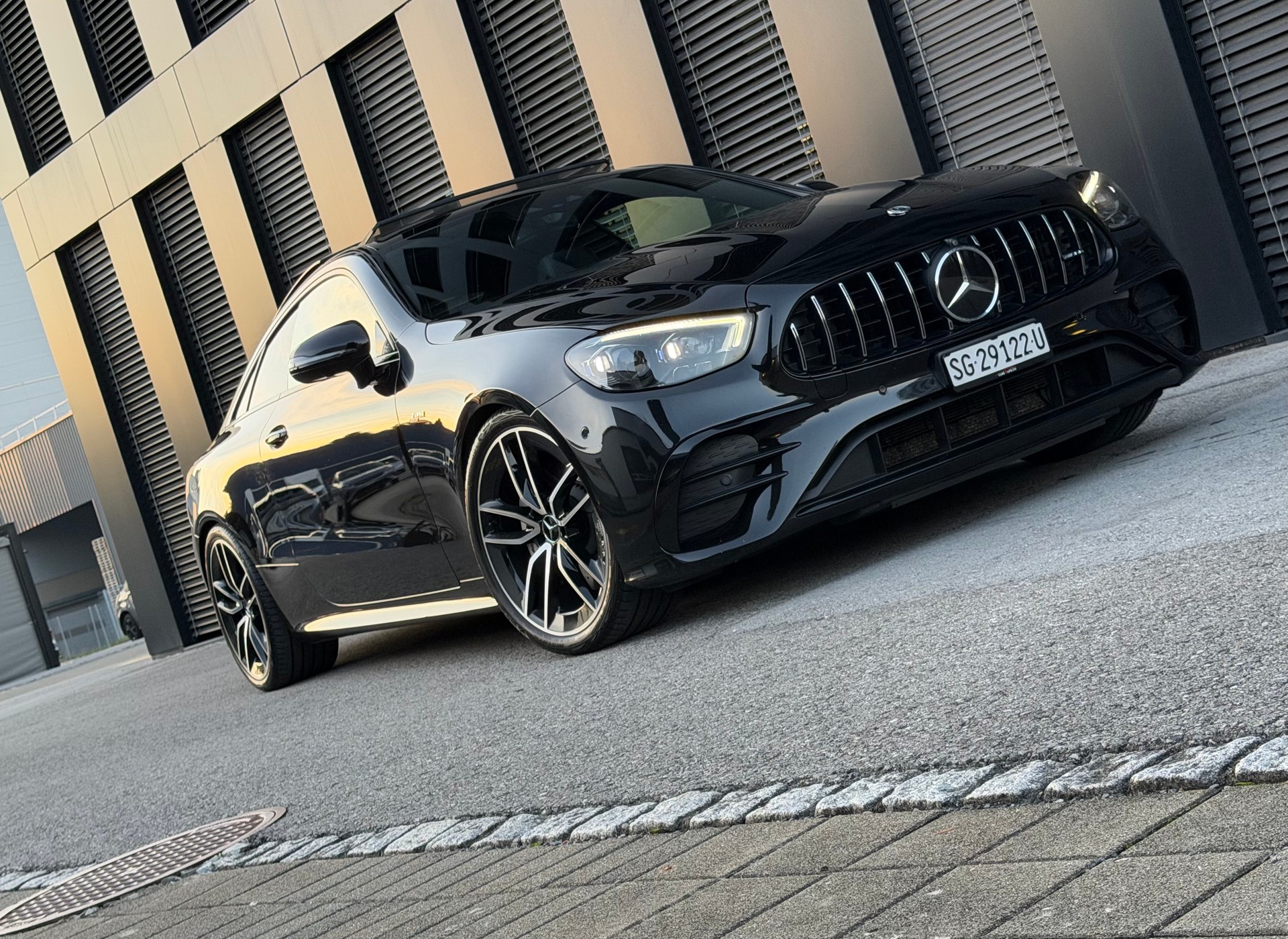 MERCEDES-BENZ E 53 Coupé AMG 4Matic+ ♦️1.Hand*ab Service*Facelift Modell mit neuen MBUX♦️-showroom-element-2