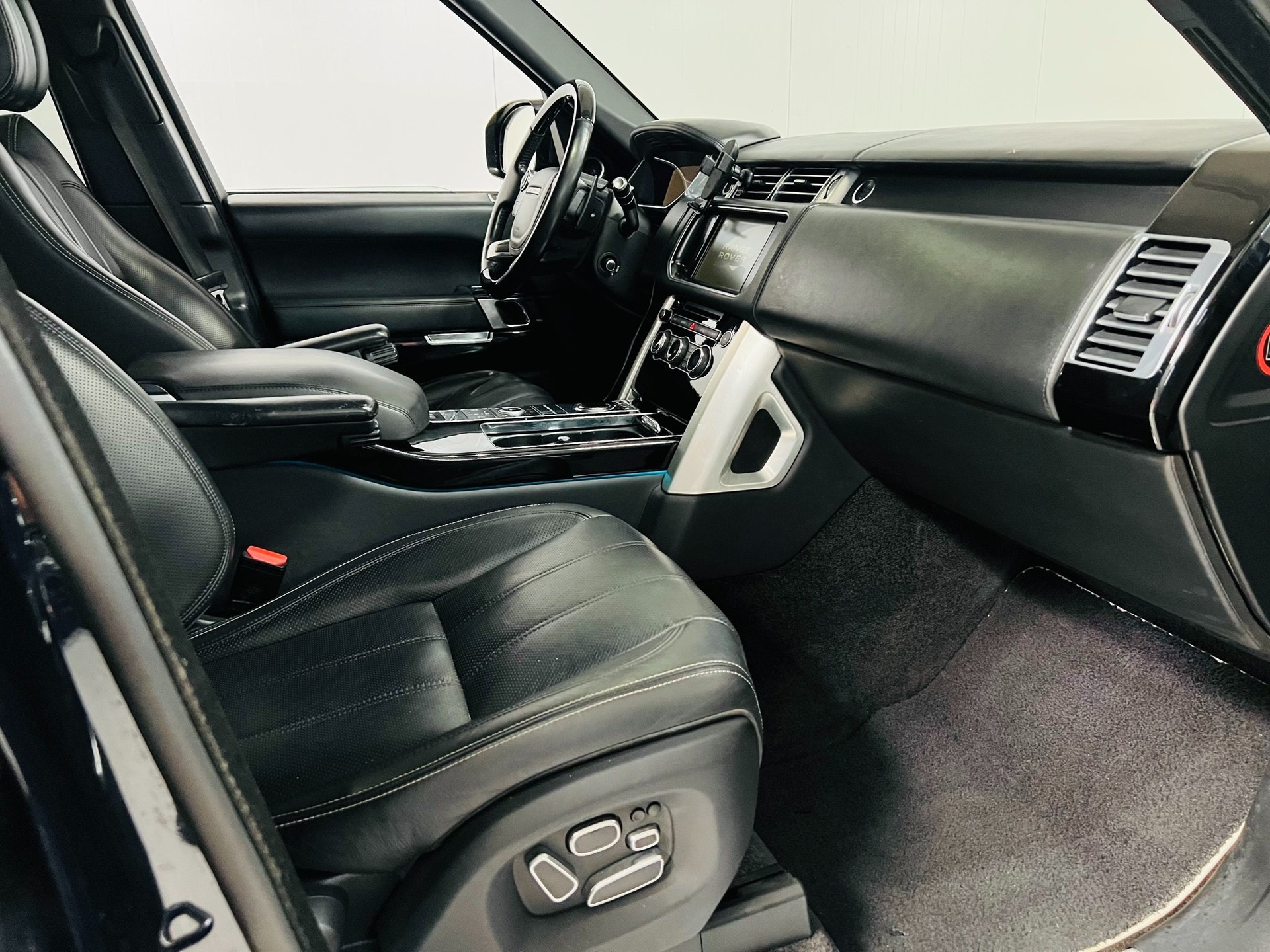 LAND ROVER Range Rover 4.4 SDV8 Autobiography Automatic-image-14