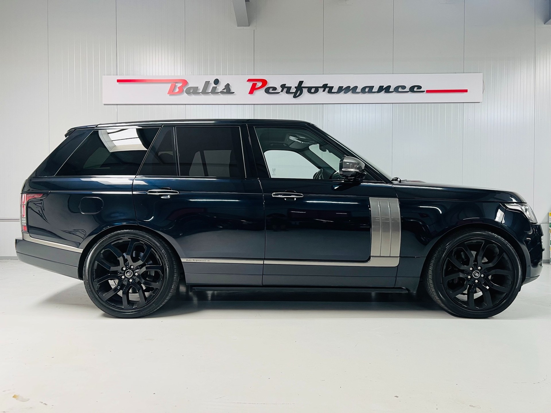 LAND ROVER Range Rover 4.4 SDV8 Autobiography Automatic-image-1