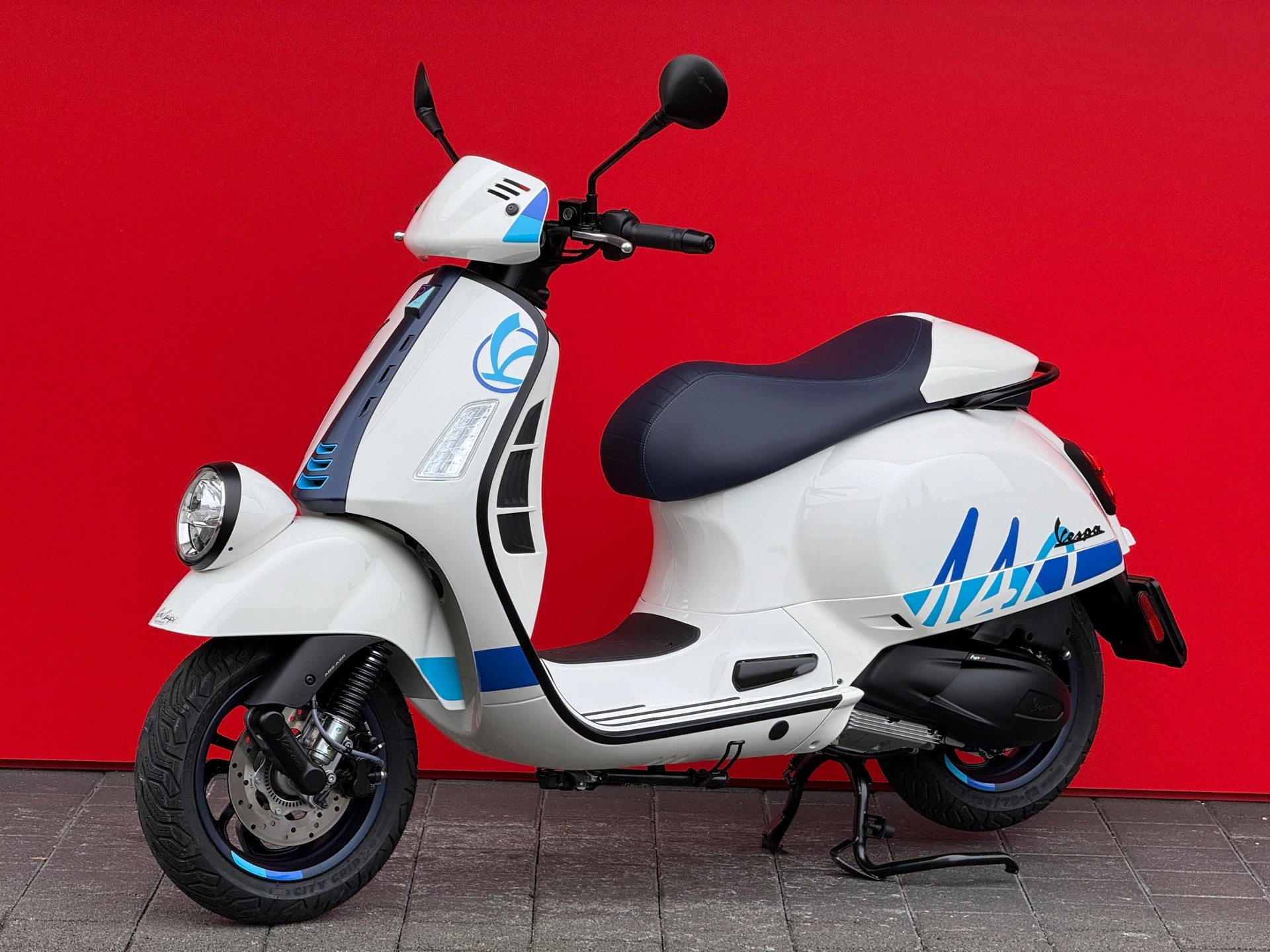PIAGGIO Vespa GTV 300 "140th"-image-1