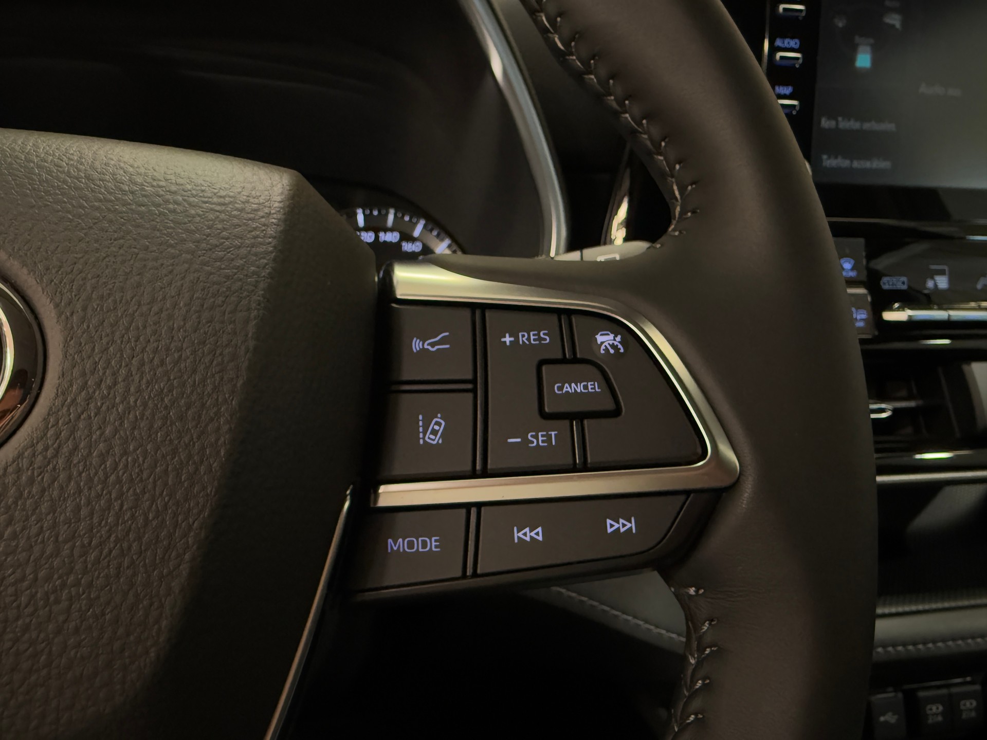 TOYOTA Highlander 2.5 HSD e-CVT 7 Sitzer-image-7