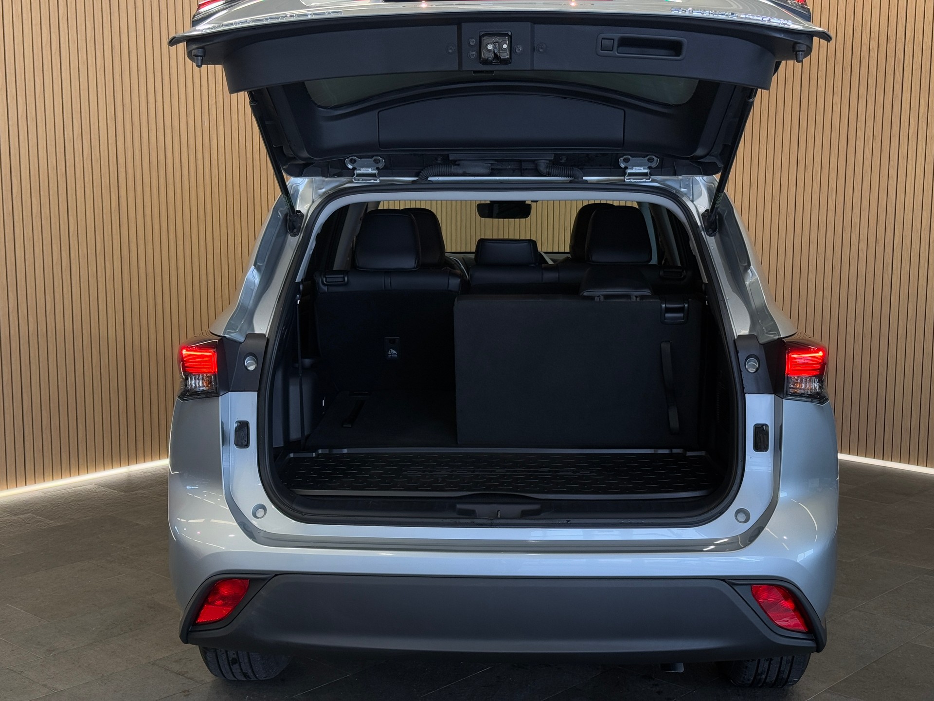 TOYOTA Highlander 2.5 HSD e-CVT 7 Sitzer-image-4