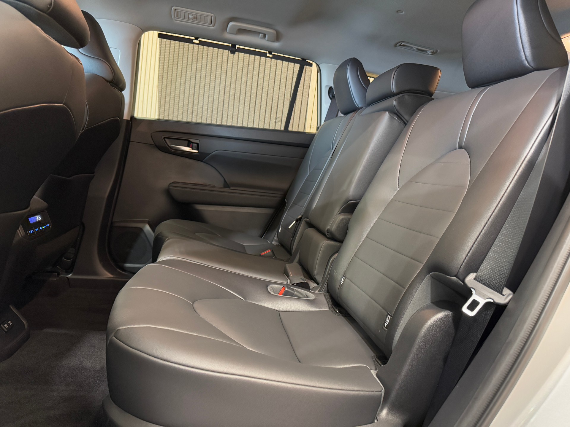 TOYOTA Highlander 2.5 HSD e-CVT 7 Sitzer-image-11