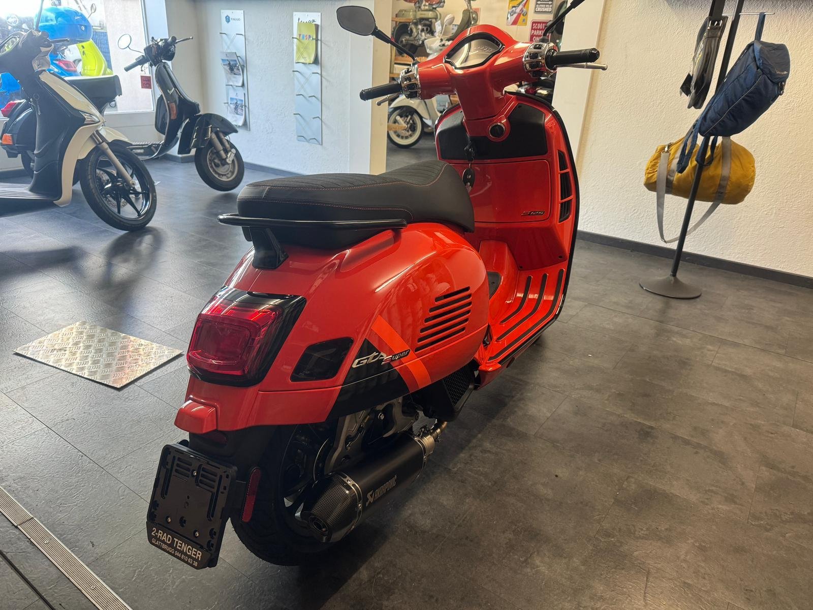 PIAGGIO Vespa GTS 125 Super Sport ABS-image-4