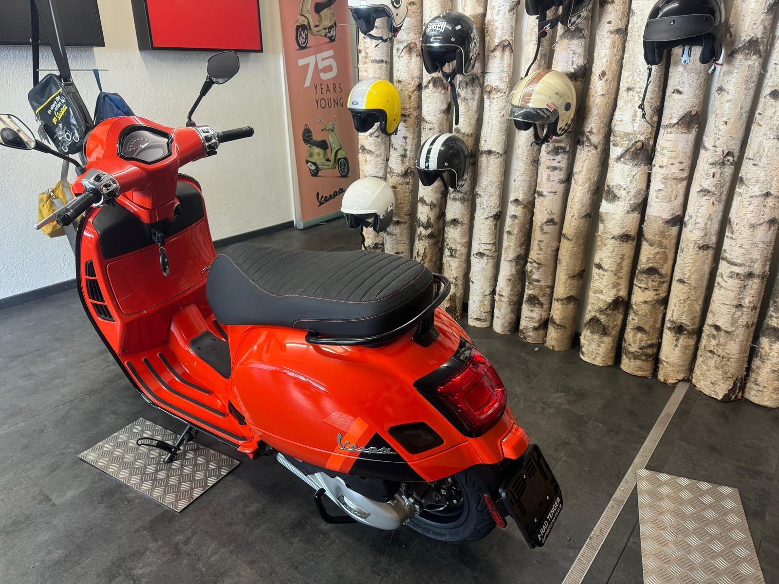 PIAGGIO Vespa GTS 125 Super Sport ABS-image-2