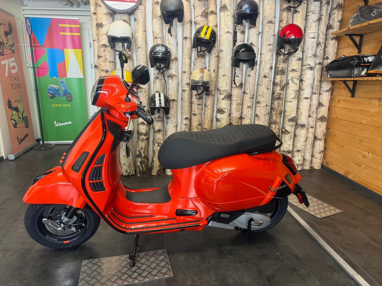 PIAGGIO Vespa GTS 125 Super Sport ABS-image-1