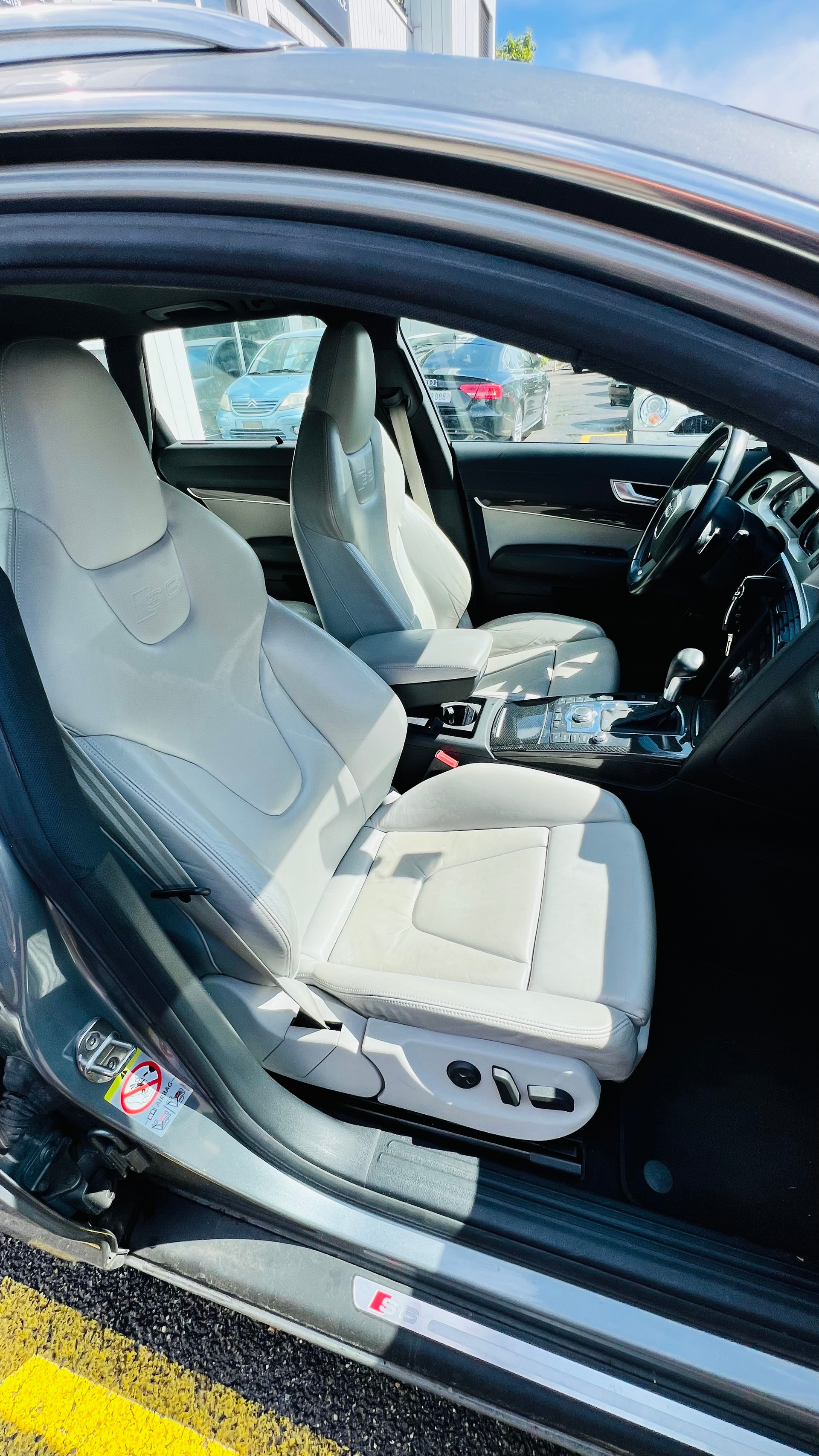 AUDI S6 Avant 5.2 V10 quattro tiptronic-image-8