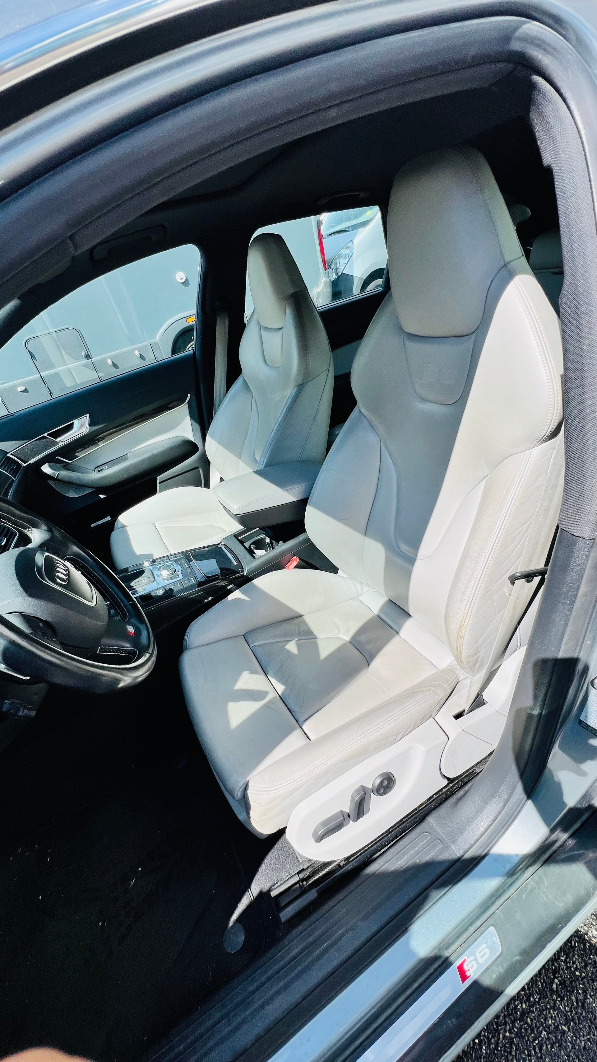 AUDI S6 Avant 5.2 V10 quattro tiptronic-image-12