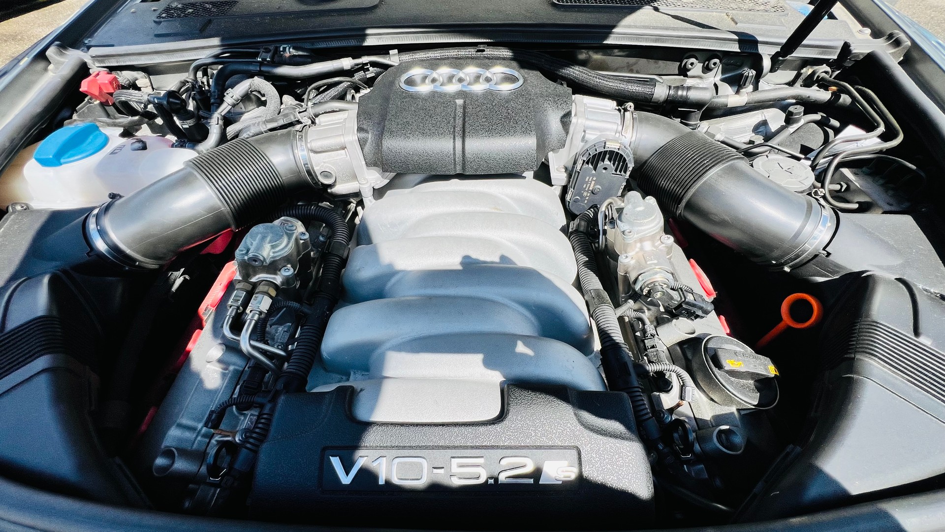 AUDI S6 Avant 5.2 V10 quattro tiptronic-image-25