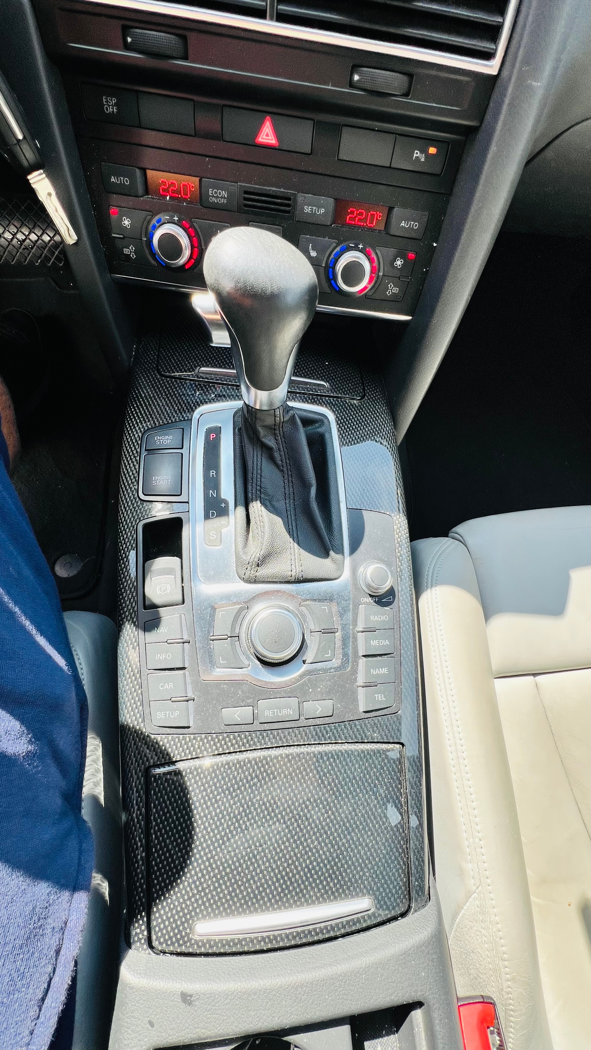 AUDI S6 Avant 5.2 V10 quattro tiptronic-image-14