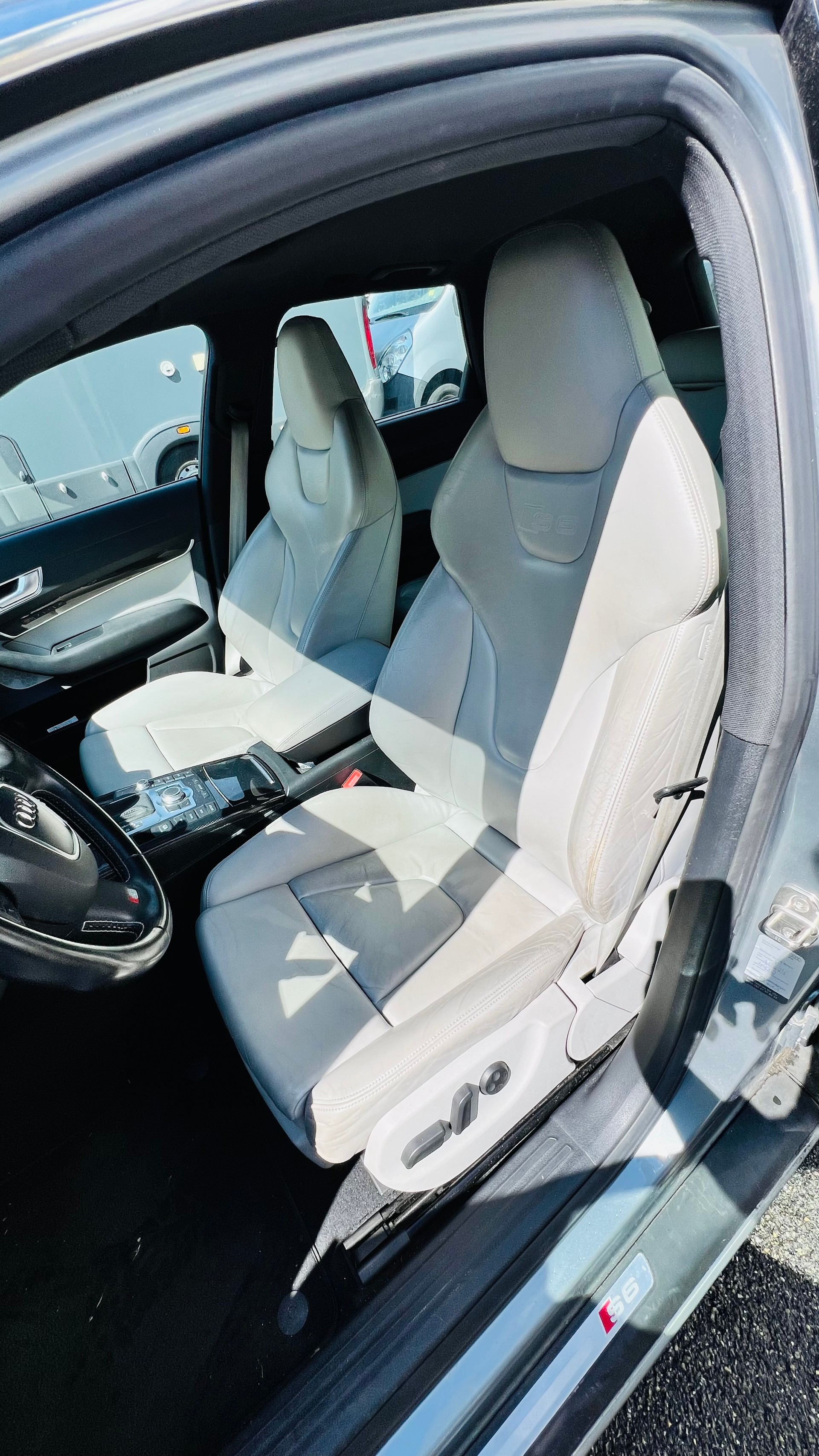 AUDI S6 Avant 5.2 V10 quattro tiptronic-image-22