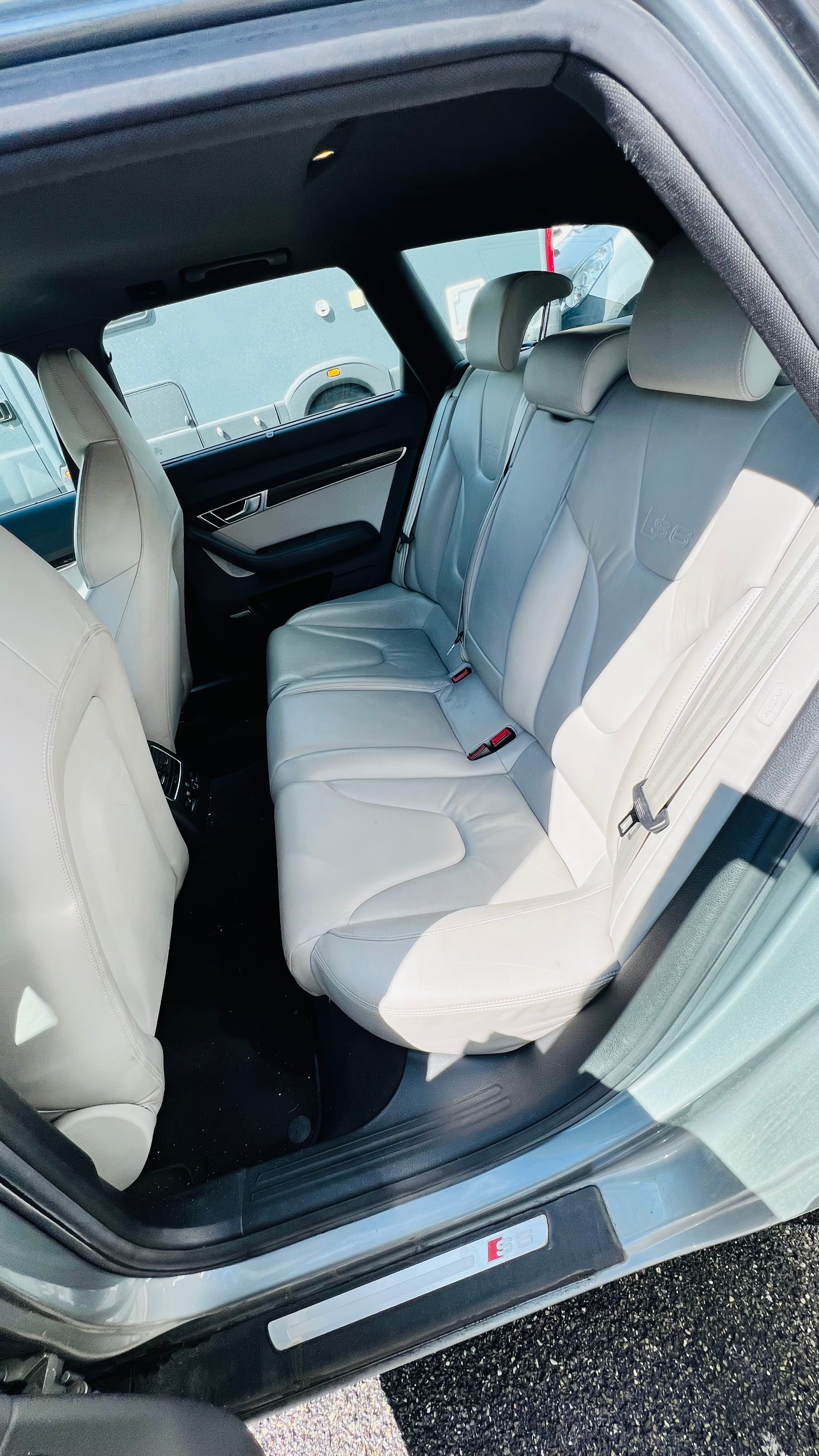 AUDI S6 Avant 5.2 V10 quattro tiptronic-image-11
