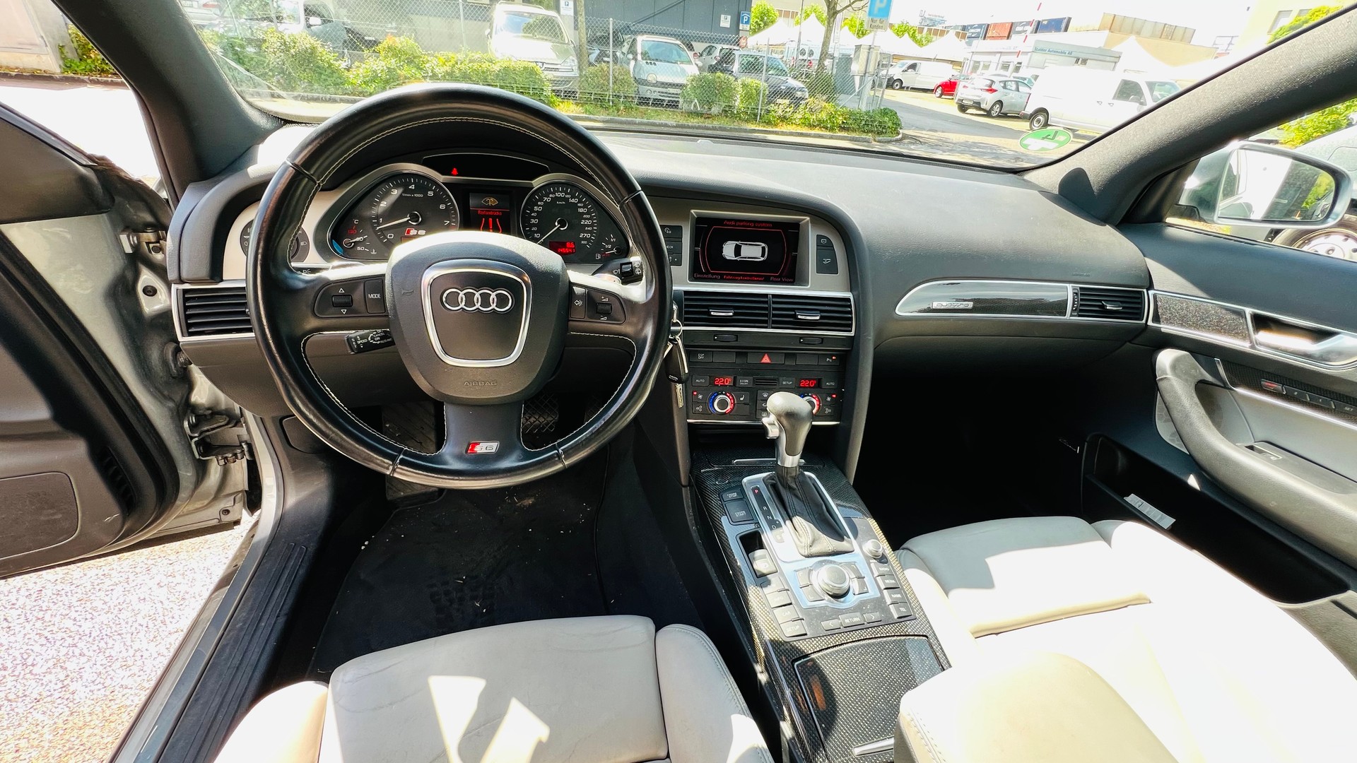 AUDI S6 Avant 5.2 V10 quattro tiptronic-image-13