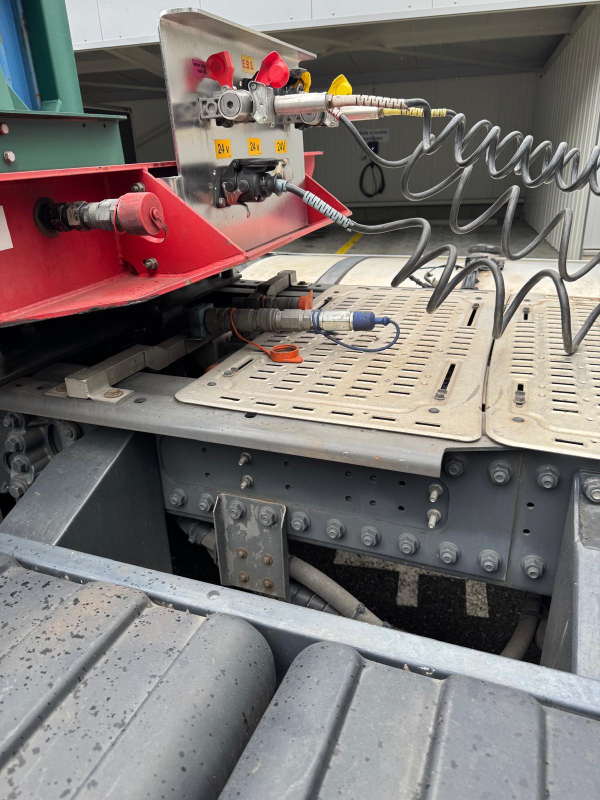 DAF XF 530 ADR und Hydraulik-image-3