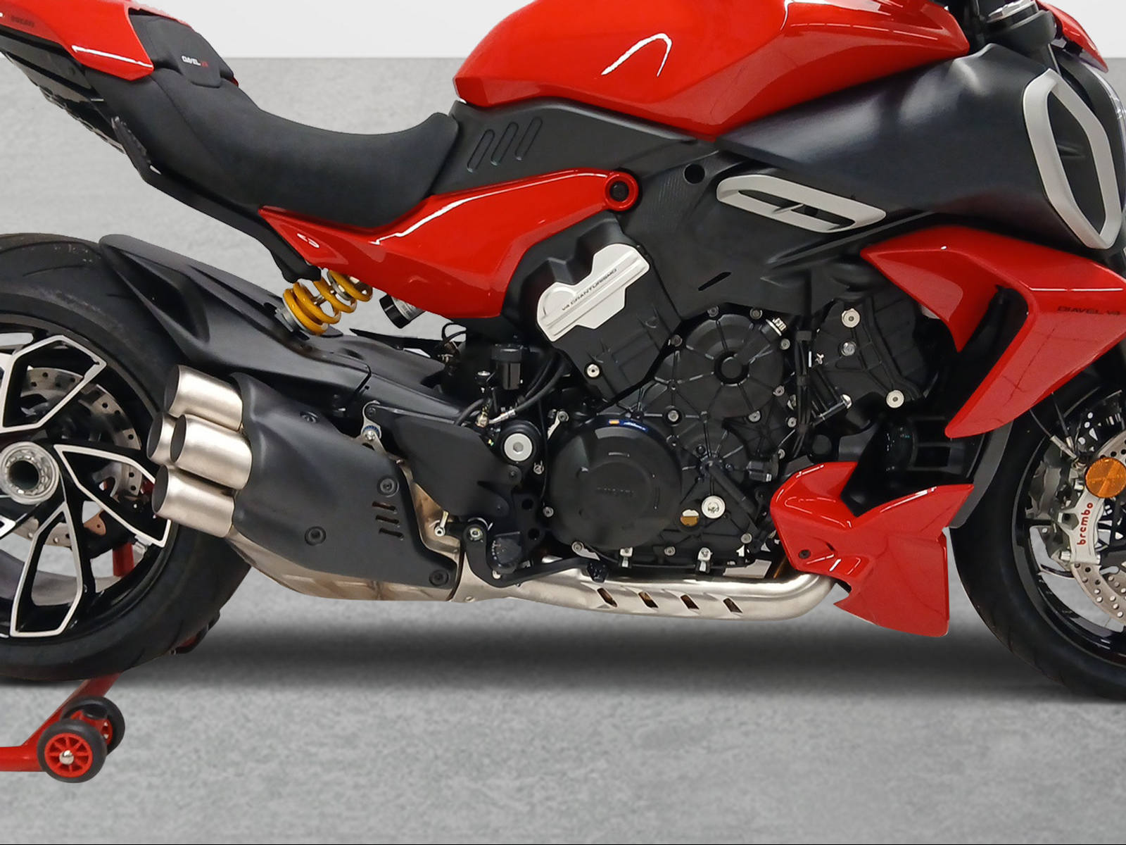 DUCATI DIAVEL V4-image-8