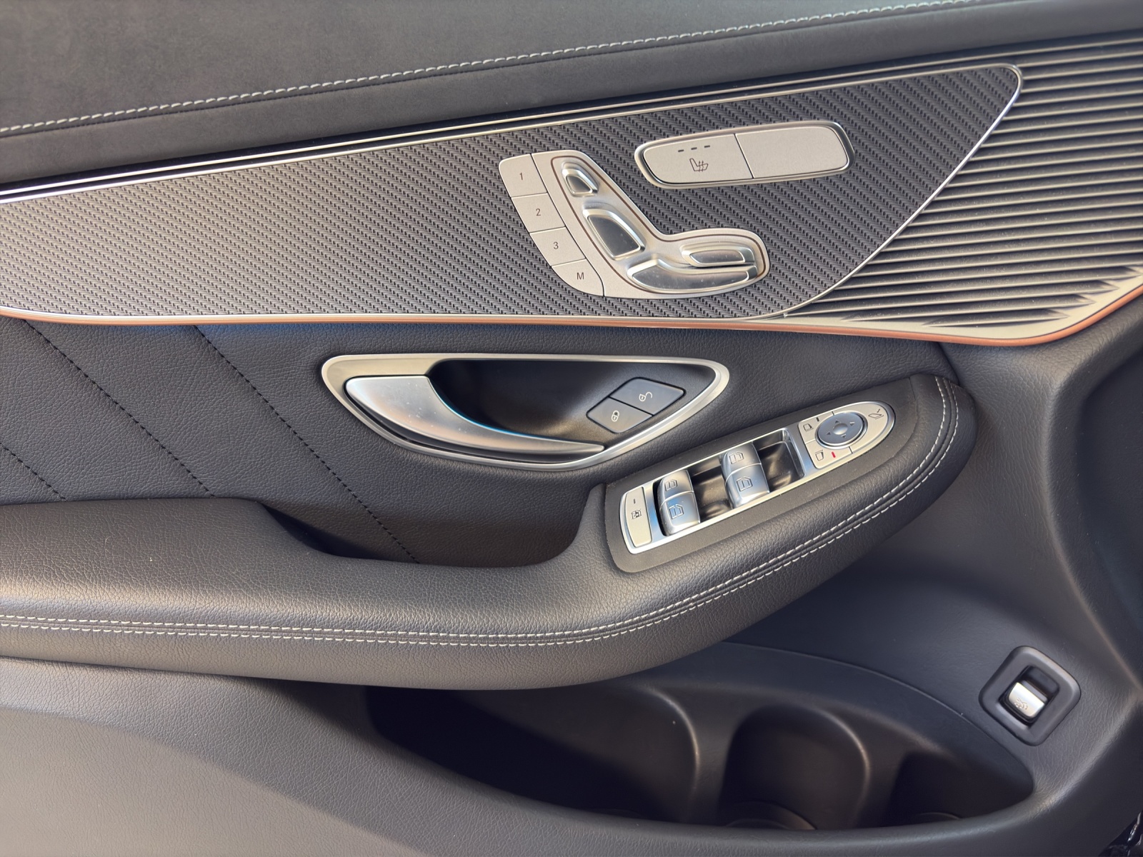 MERCEDES-BENZ EQC 400 AMG Line 4Matic-image-8