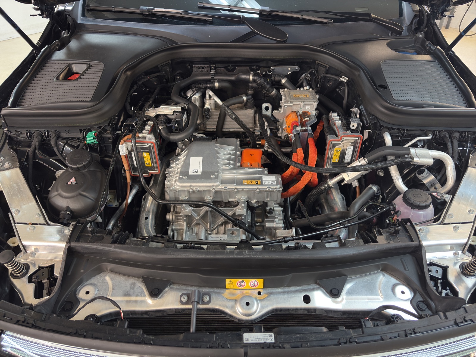 MERCEDES-BENZ EQC 400 AMG Line 4Matic-image-21