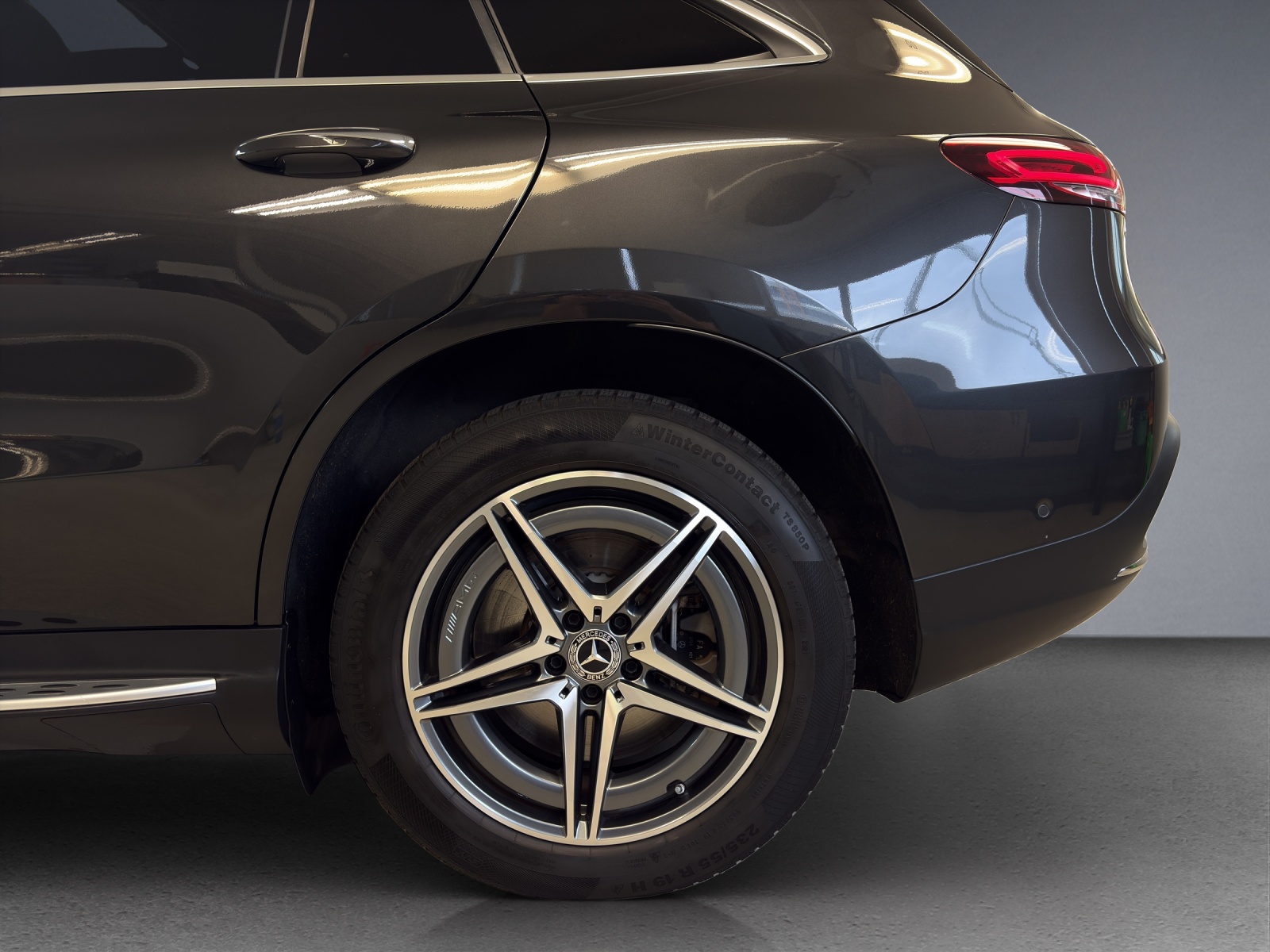 MERCEDES-BENZ EQC 400 AMG Line 4Matic-image-5
