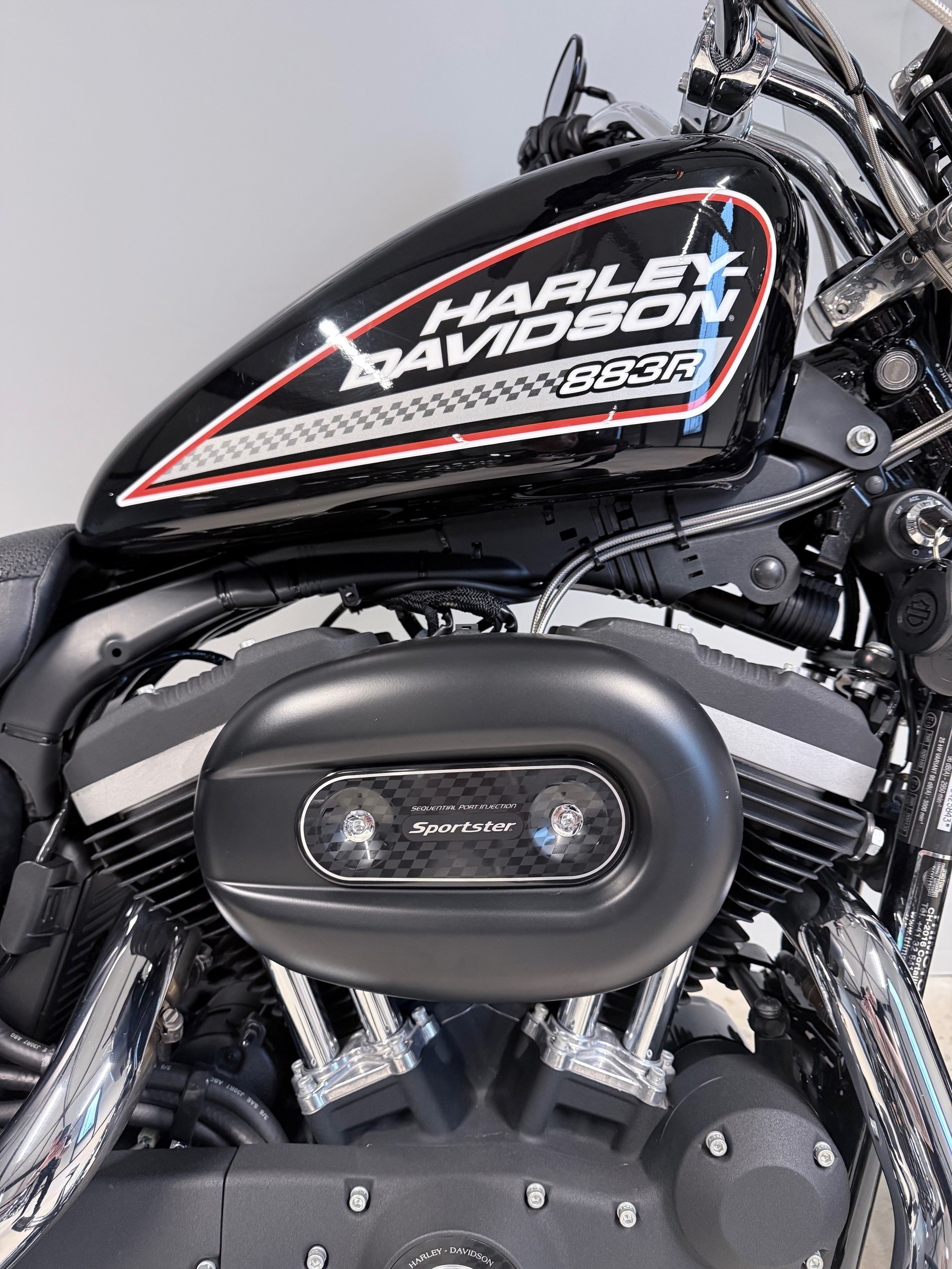 HARLEY-DAVIDSON XL 883 R Sportster Roadster Injection-image-3