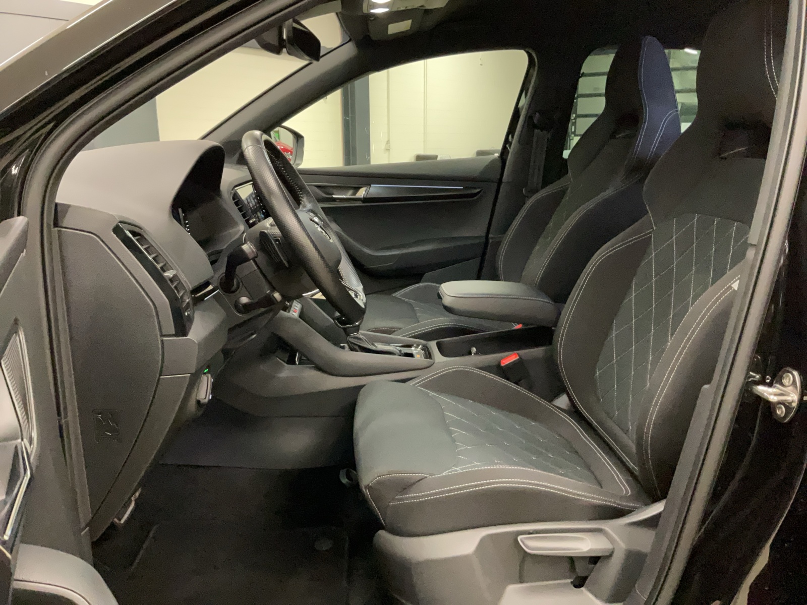 SKODA Karoq 2.0 TDI CR Sport Line 4x4 DSG-image-5