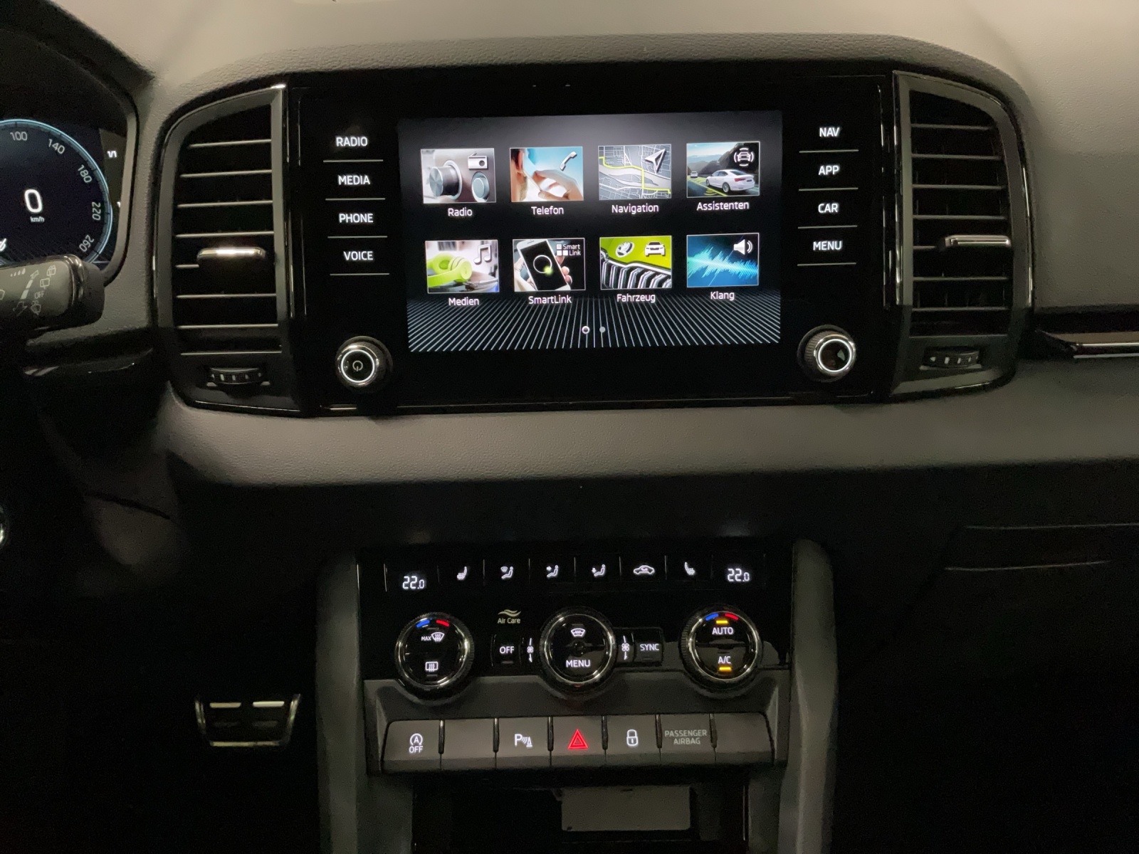 SKODA Karoq 2.0 TDI CR Sport Line 4x4 DSG-image-9