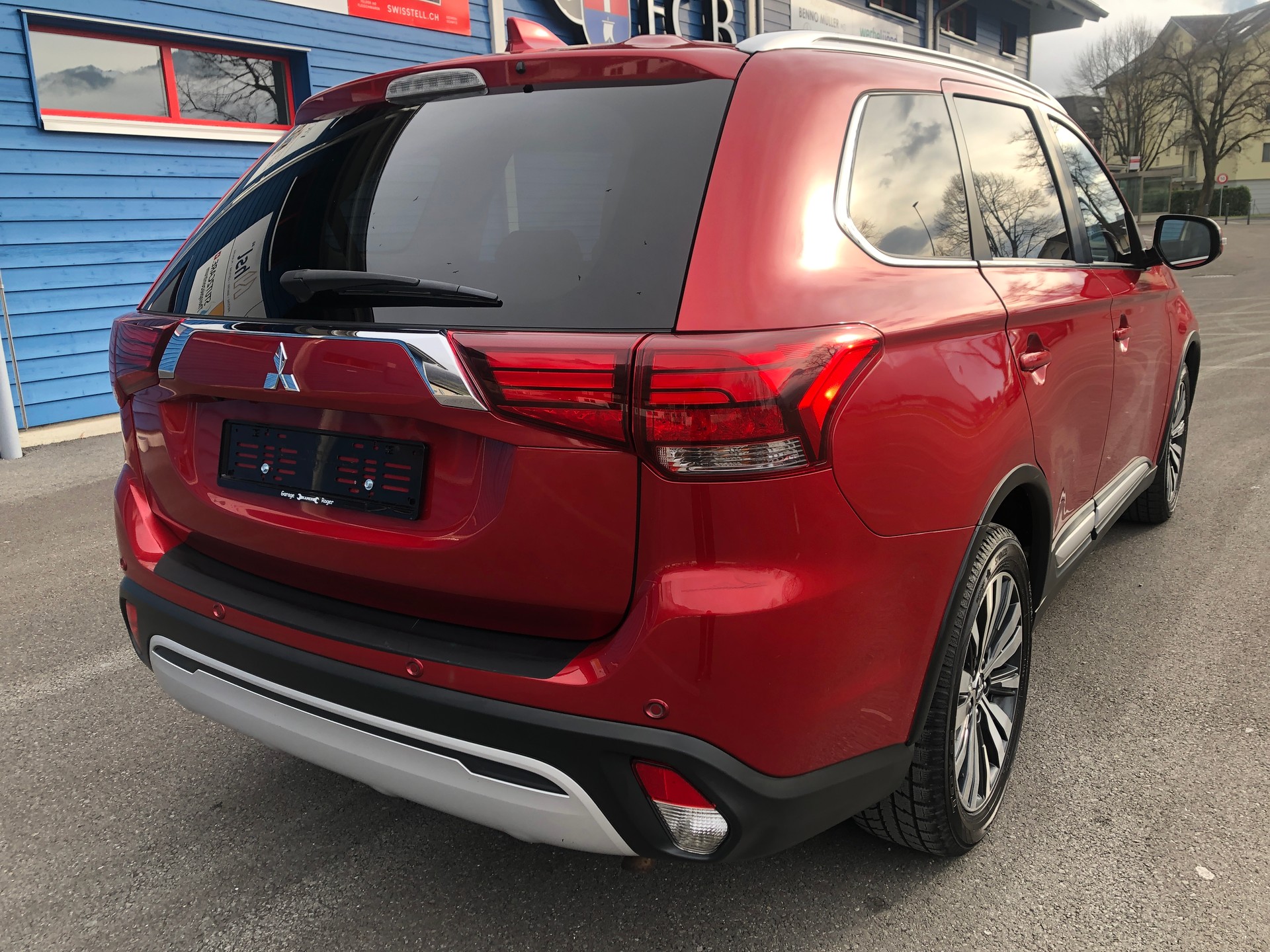 MITSUBISHI Outlander 2.0 Diamond 4WD CVT-showroom-element-2