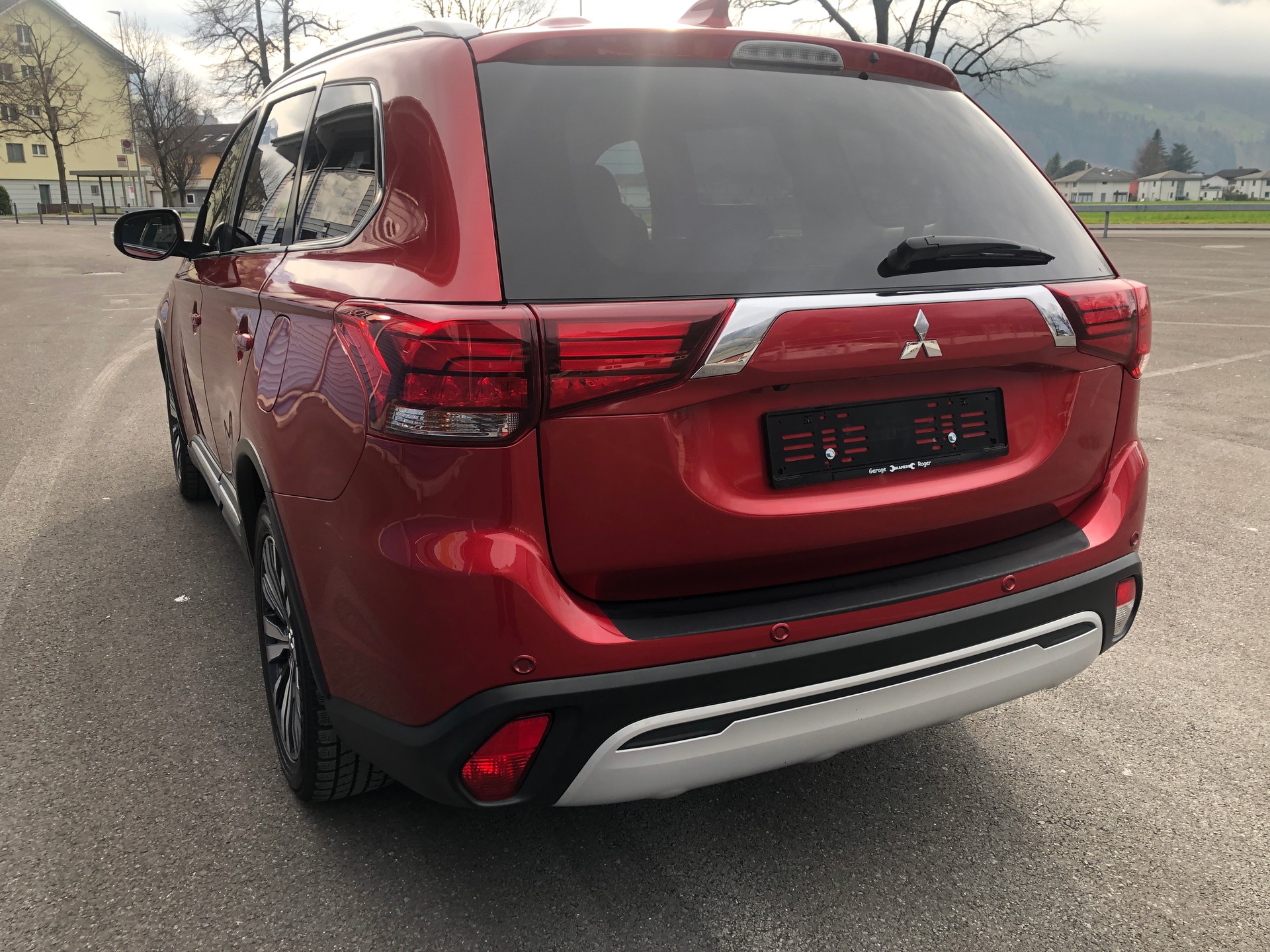 MITSUBISHI Outlander 2.0 Diamond 4WD CVT-showroom-element-3