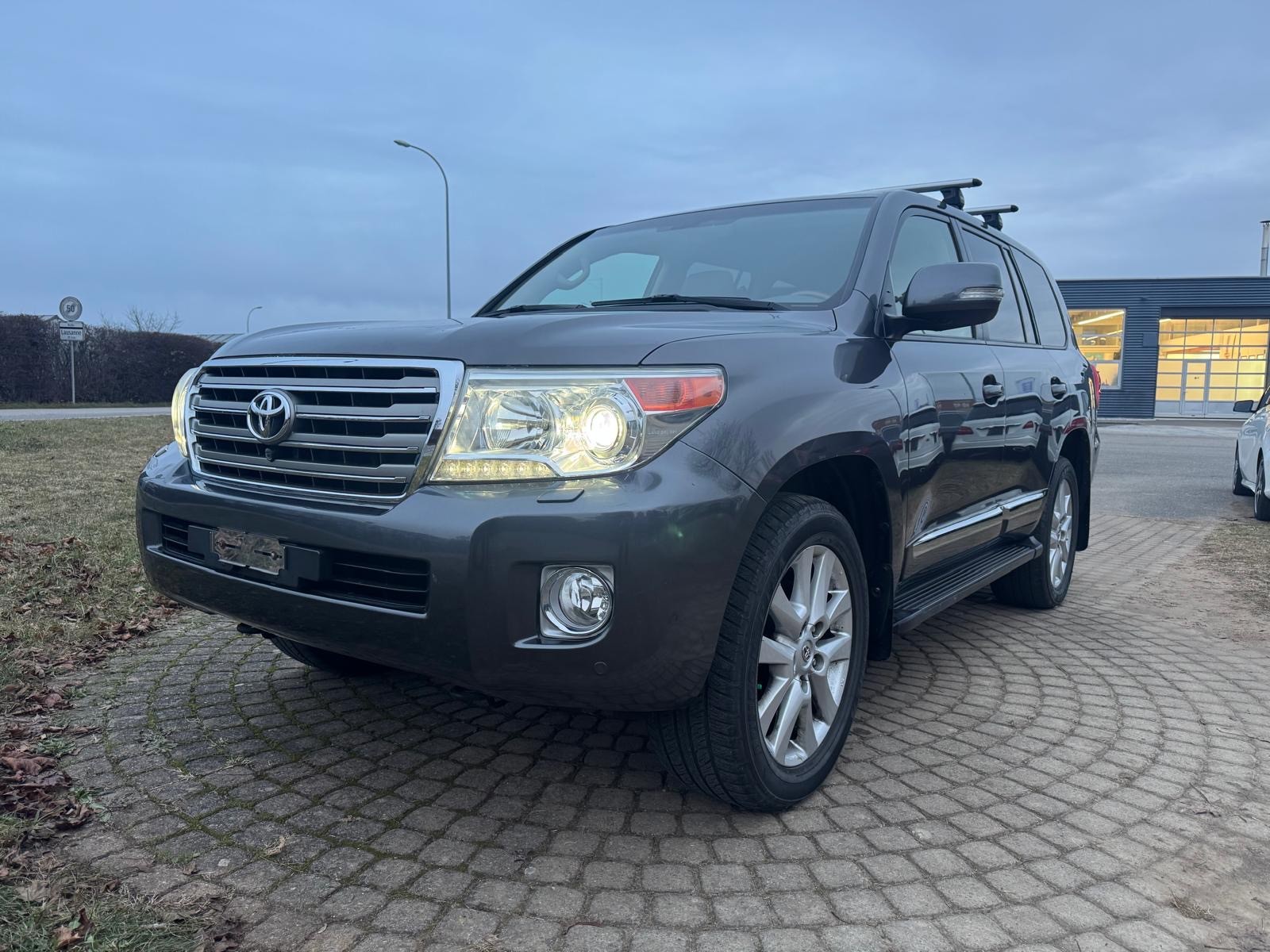 TOYOTA Land Cruiser V8 4.5 D-4D Sol