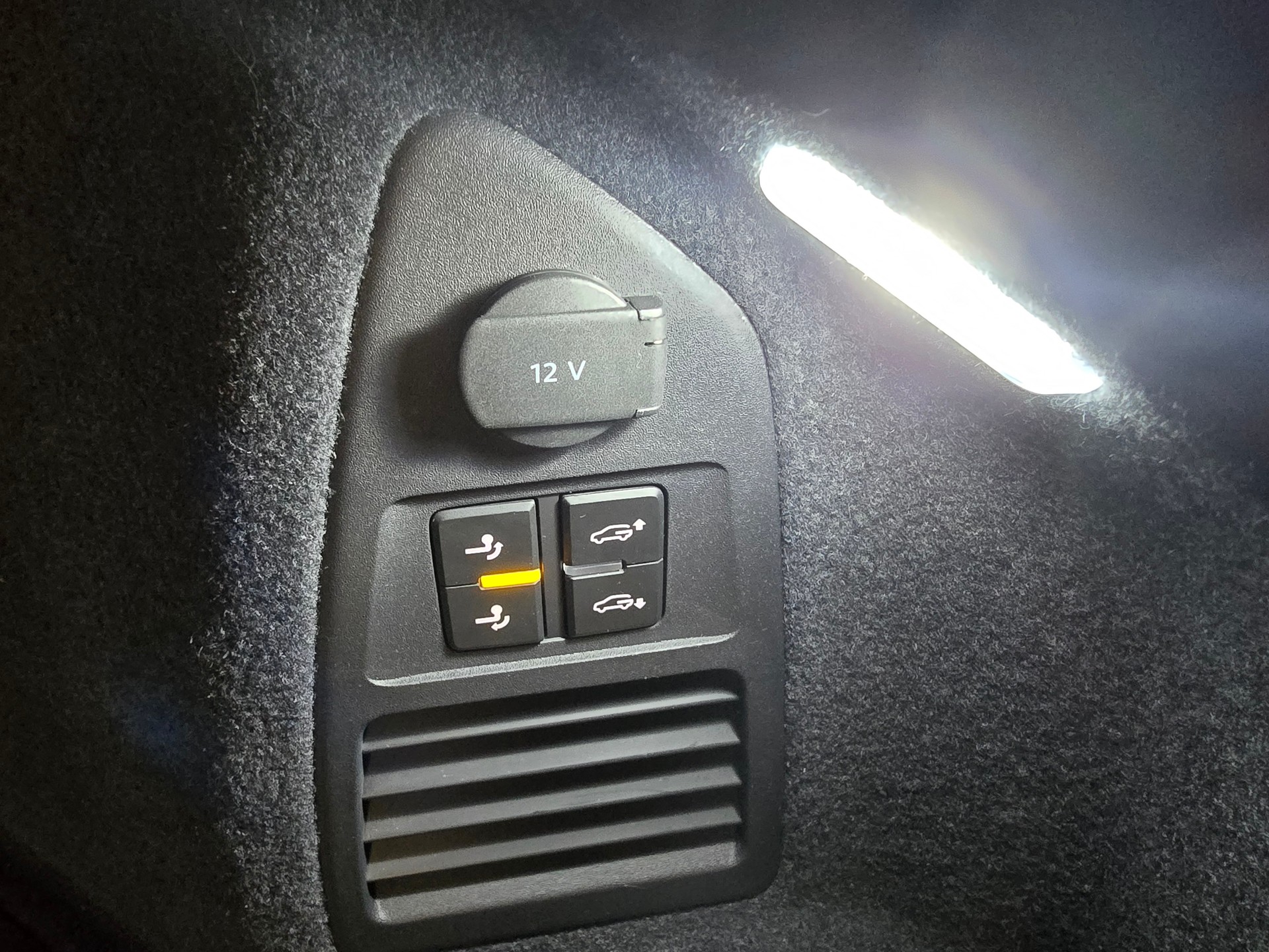 VW Touareg 3.0 TSI R-Line Tiptronic-image-27