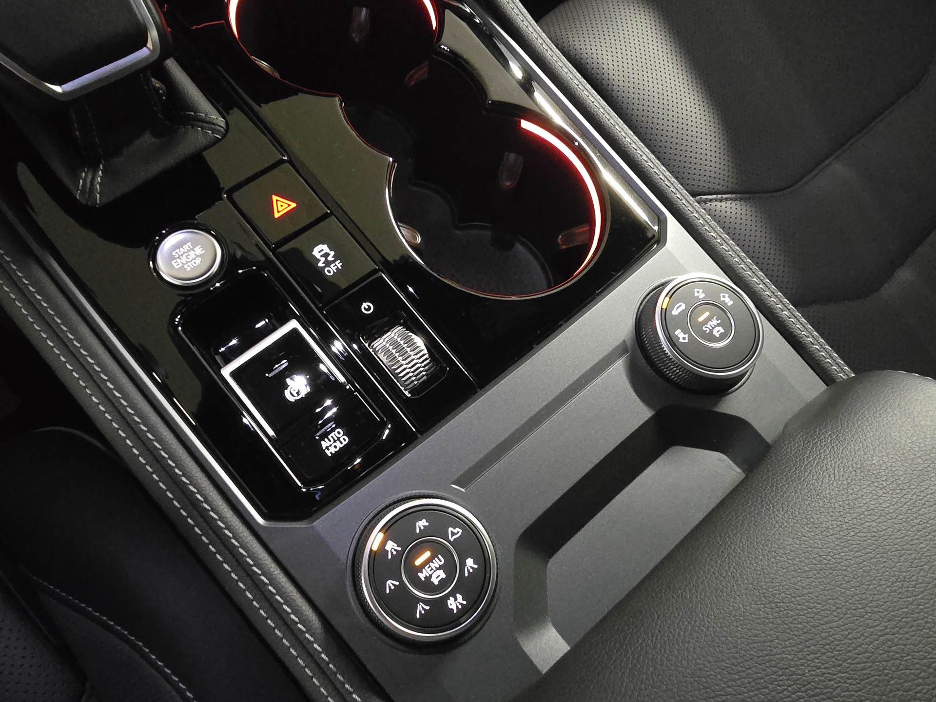 VW Touareg 3.0 TSI R-Line Tiptronic-image-19