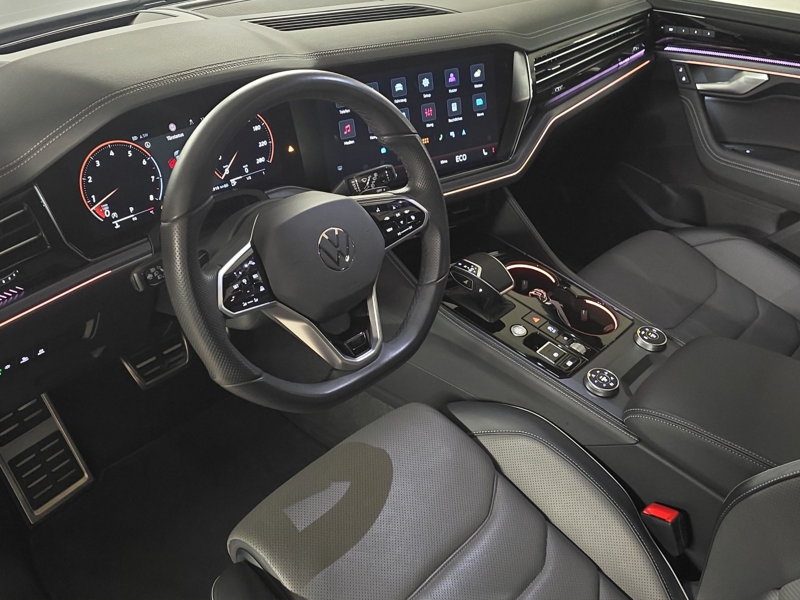 VW Touareg 3.0 TSI R-Line Tiptronic-image-9