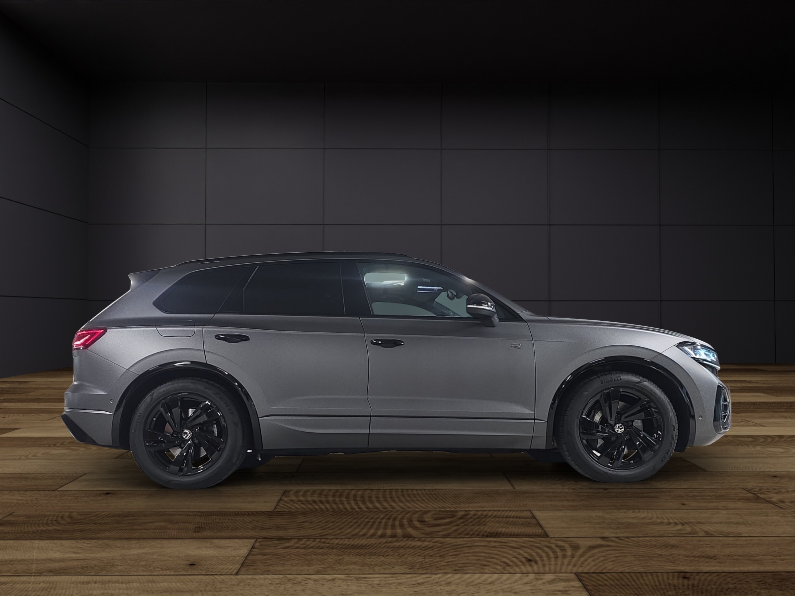 VW Touareg 3.0 TSI R-Line Tiptronic-image-4