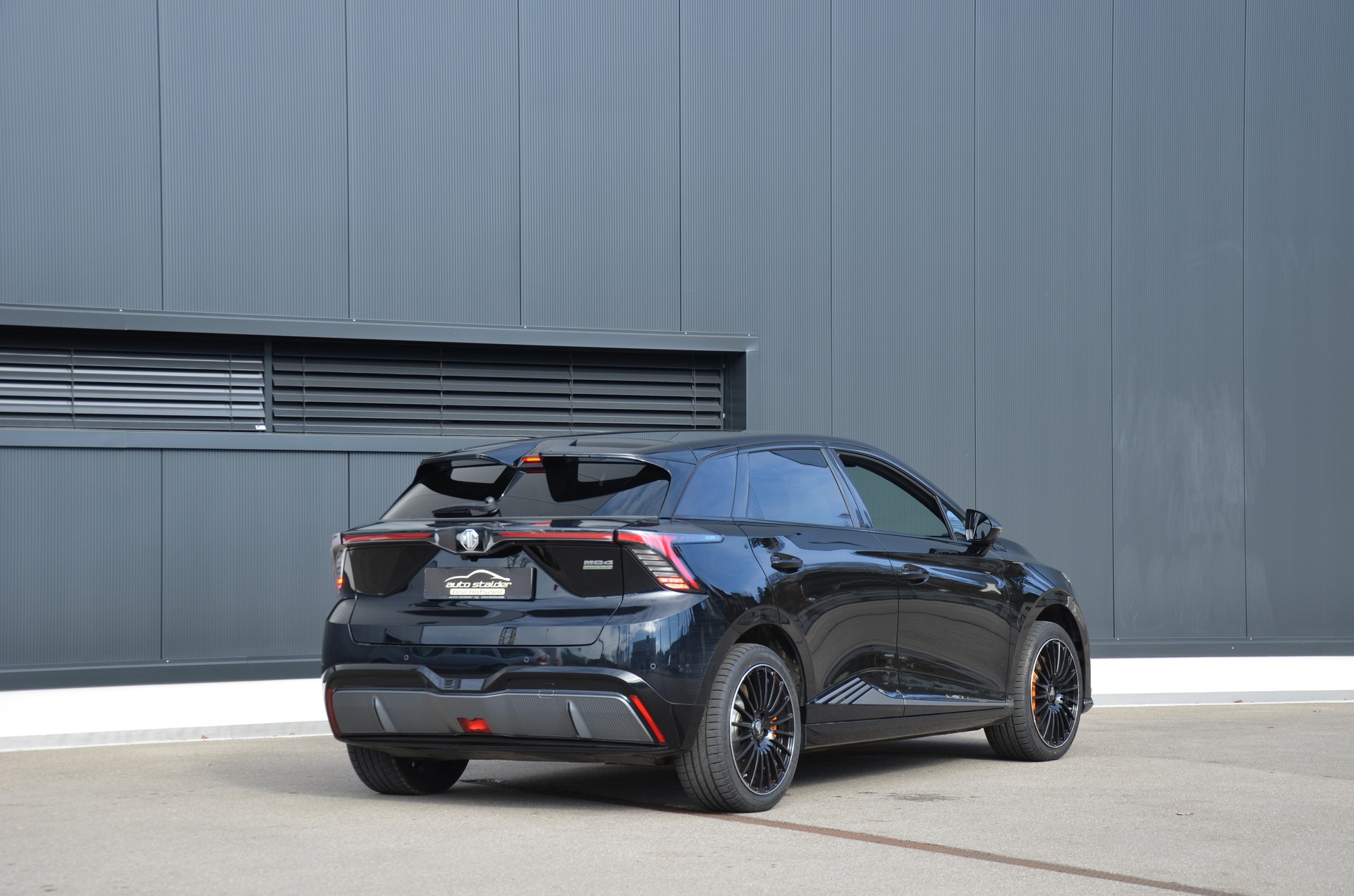MG 4 EV 64kWh Xpower AWD-showroom-element-2
