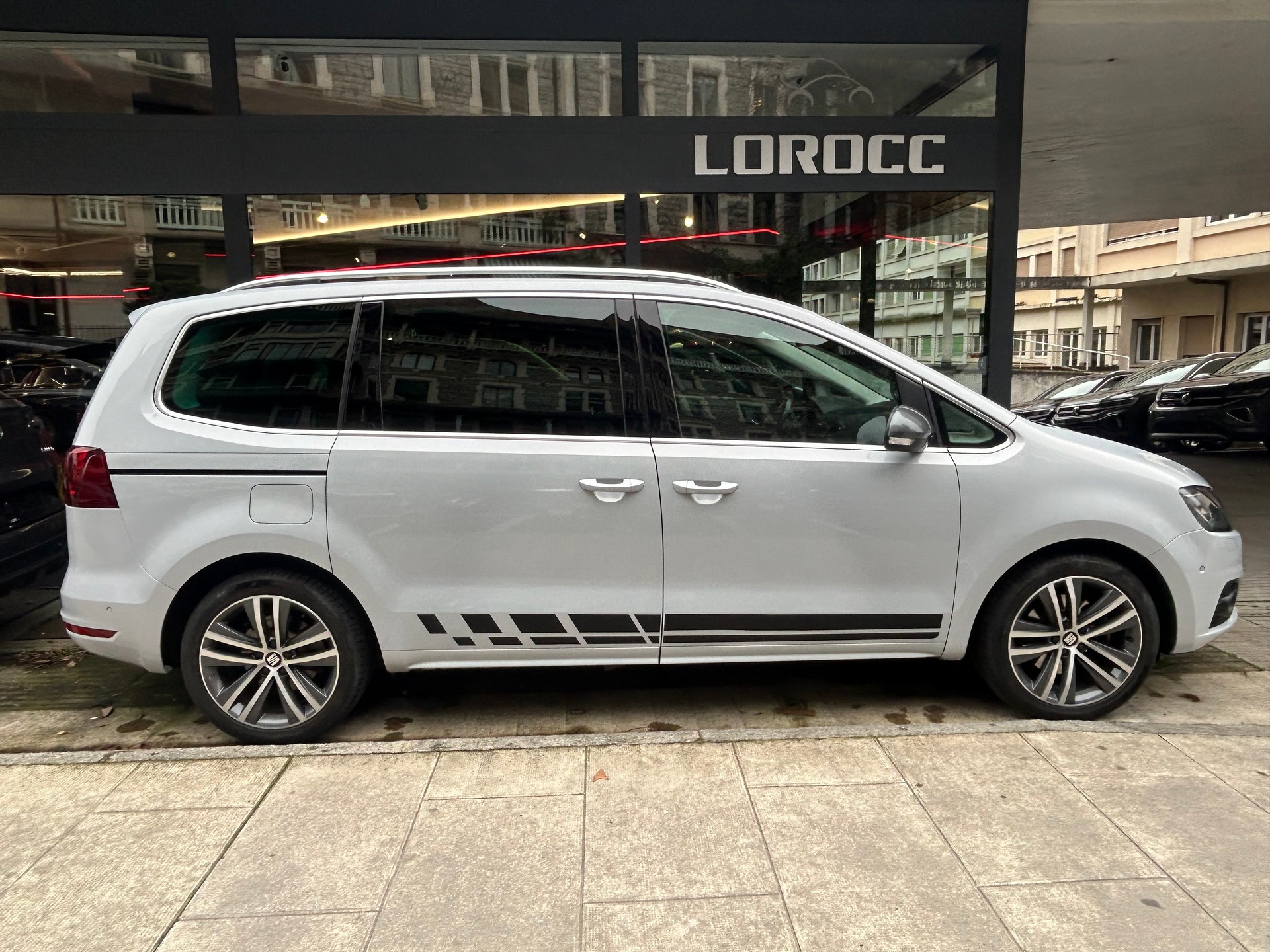 SEAT Alhambra 2.0 TDI SWISS FR-image-2