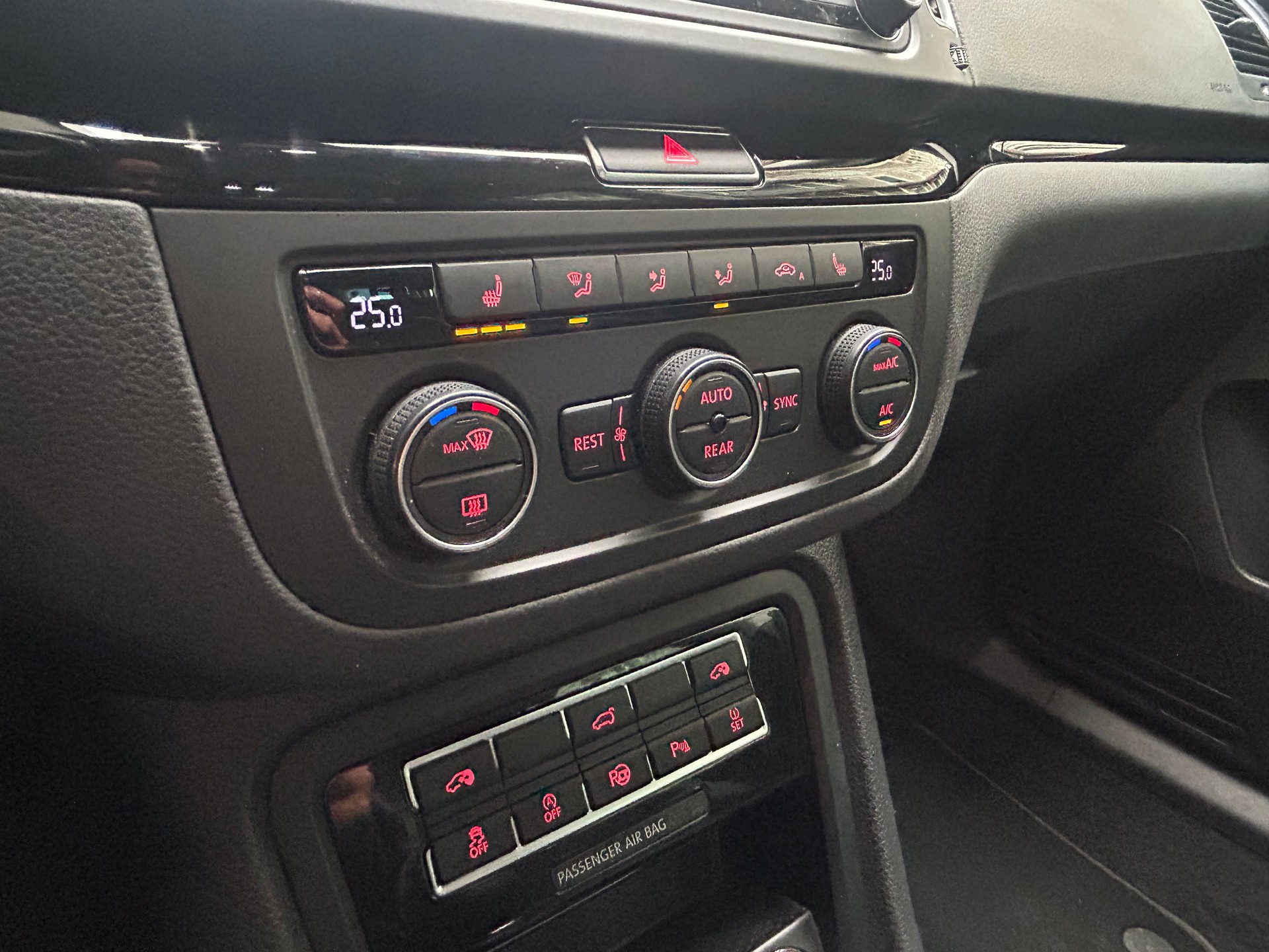SEAT Alhambra 2.0 TDI SWISS FR-image-6