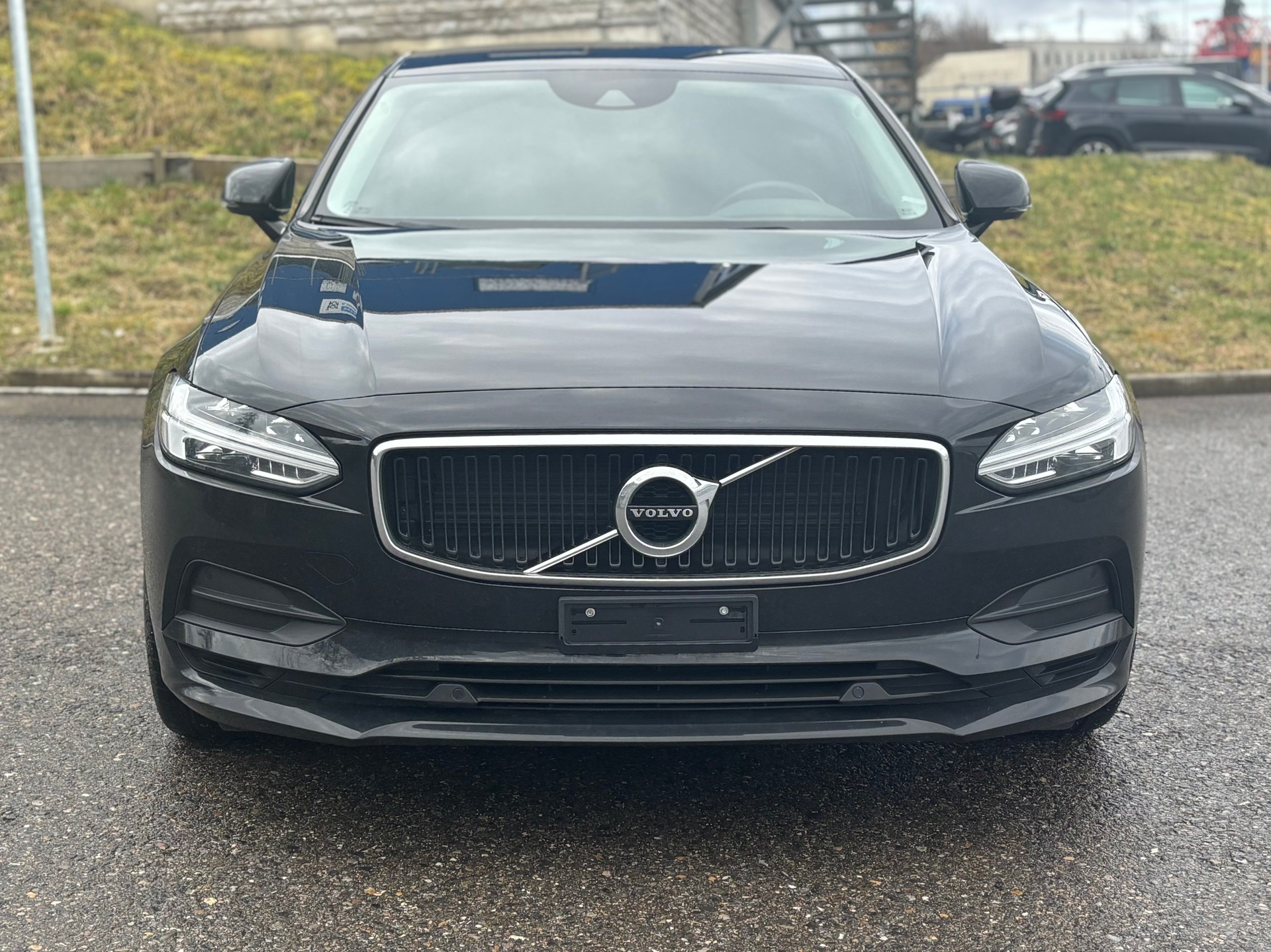 VOLVO S90 D4 Momentum Geartronic-showroom-element-1