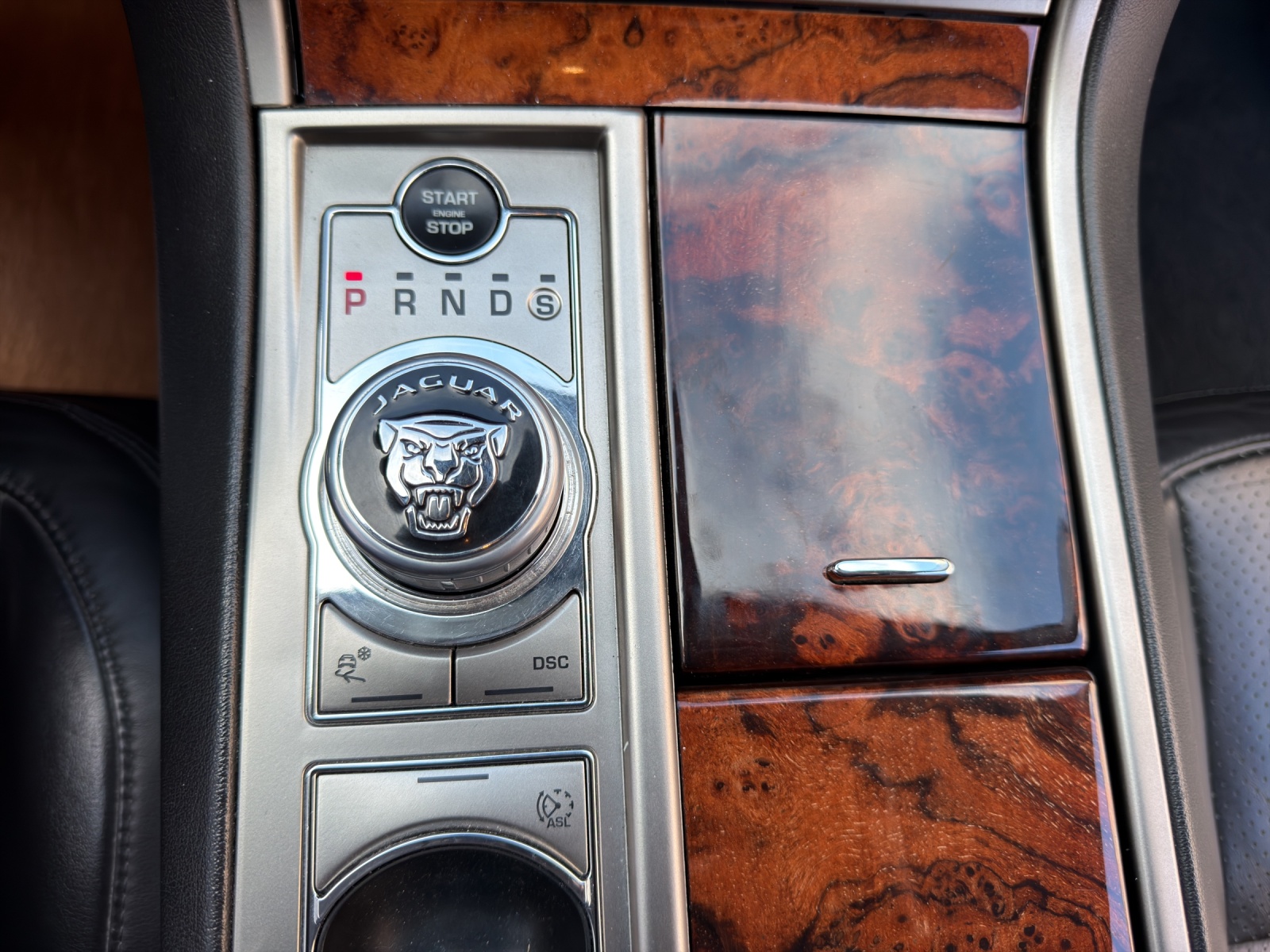 JAGUAR XF 3.0 V6 Premium Luxury-image-21