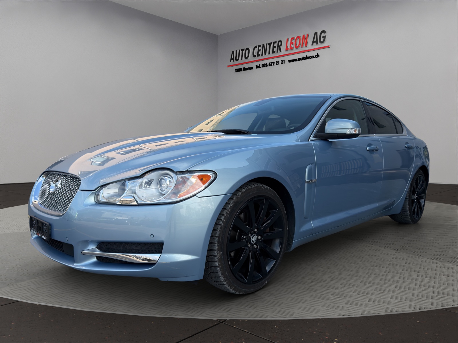 JAGUAR XF 3.0 V6 Premium Luxury-showroom-element-1