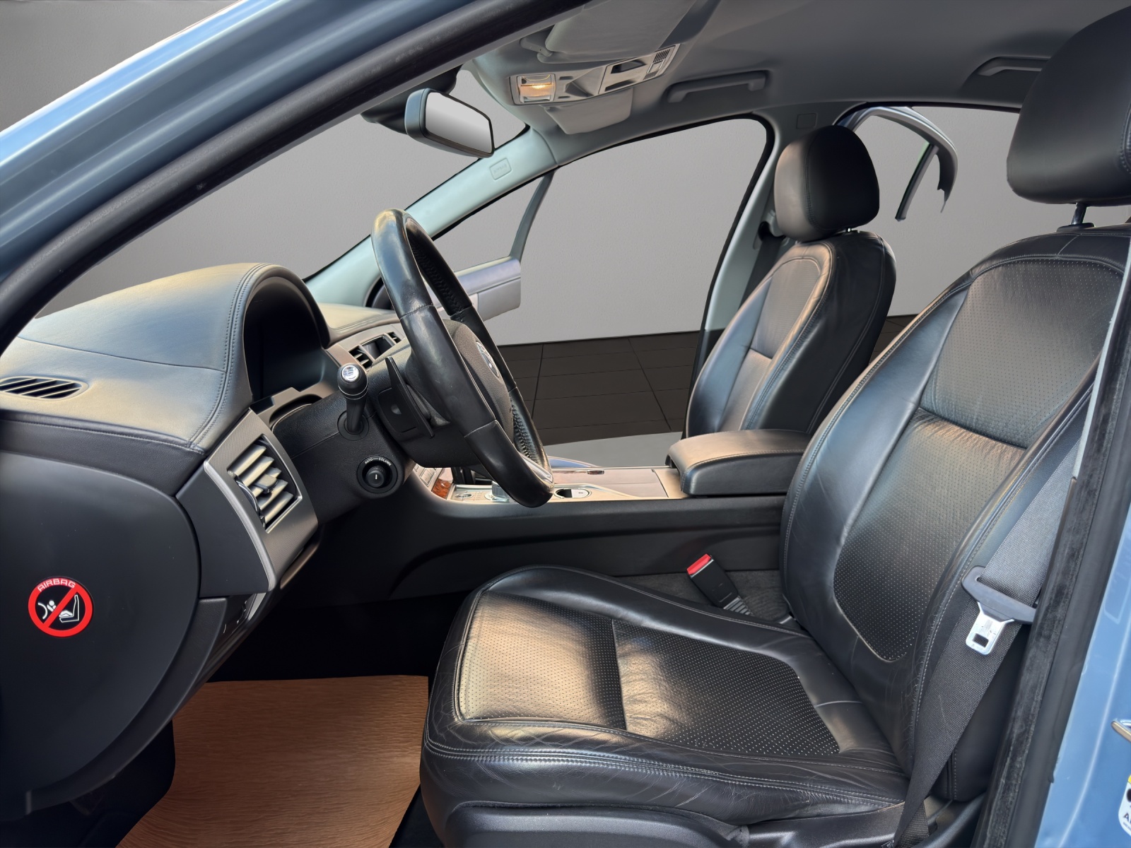 JAGUAR XF 3.0 V6 Premium Luxury-image-8