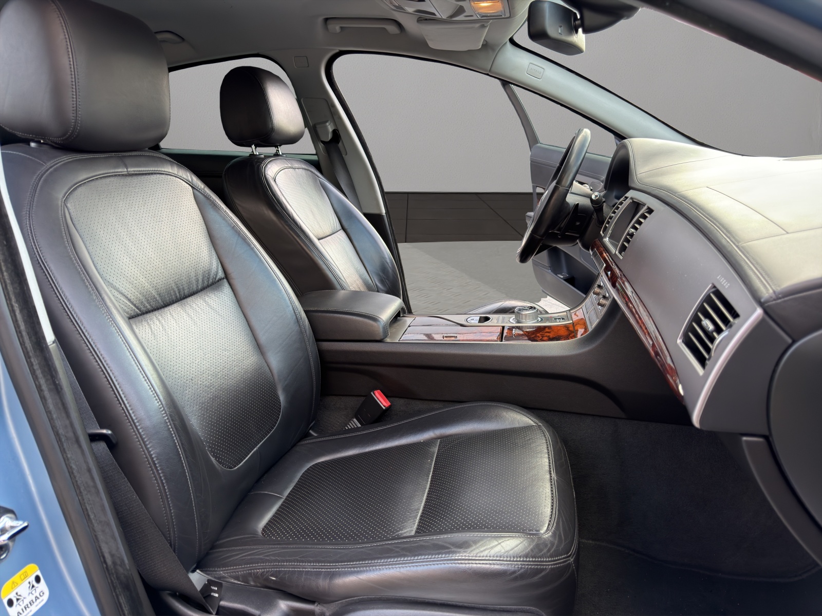 JAGUAR XF 3.0 V6 Premium Luxury-image-16