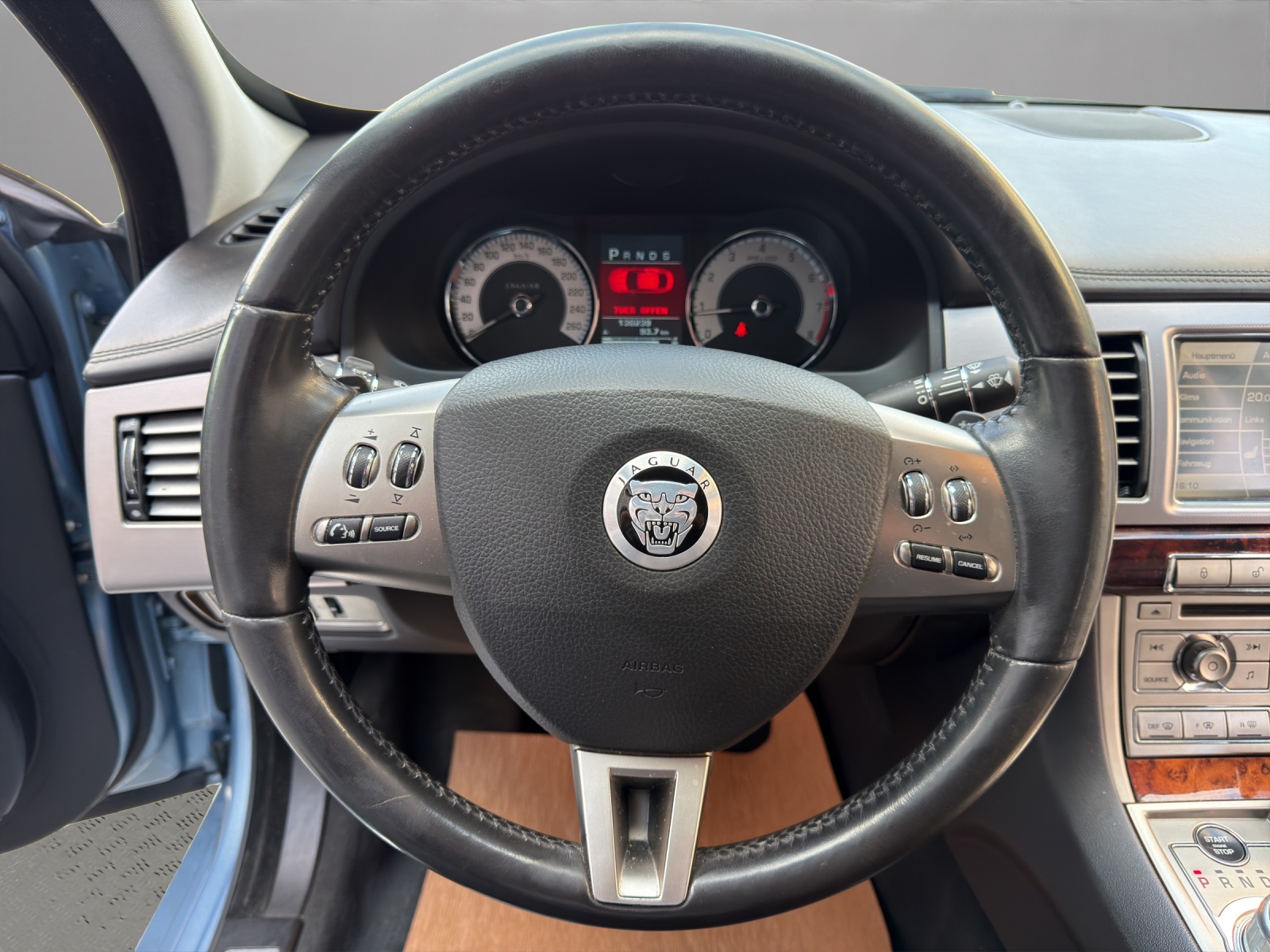 JAGUAR XF 3.0 V6 Premium Luxury-image-9