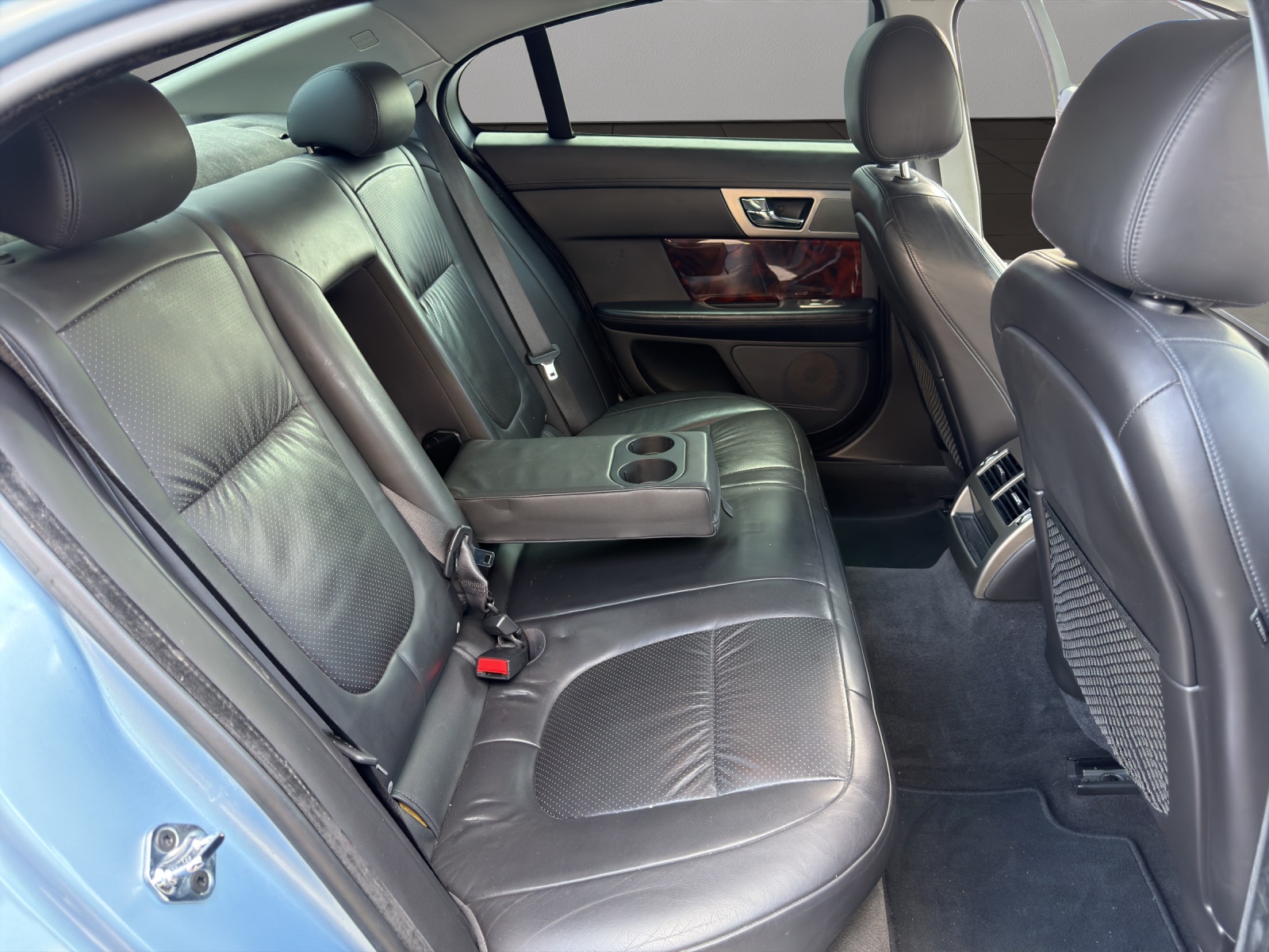 JAGUAR XF 3.0 V6 Premium Luxury-image-17