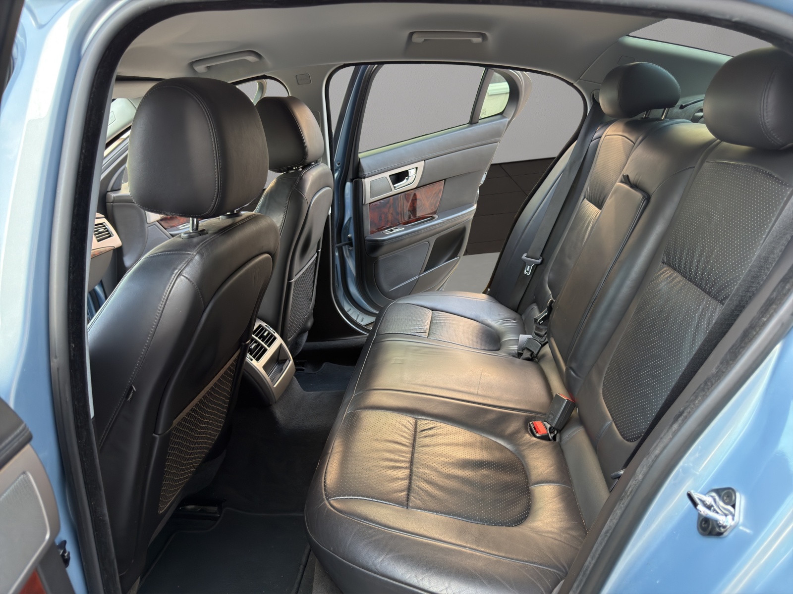 JAGUAR XF 3.0 V6 Premium Luxury-image-12