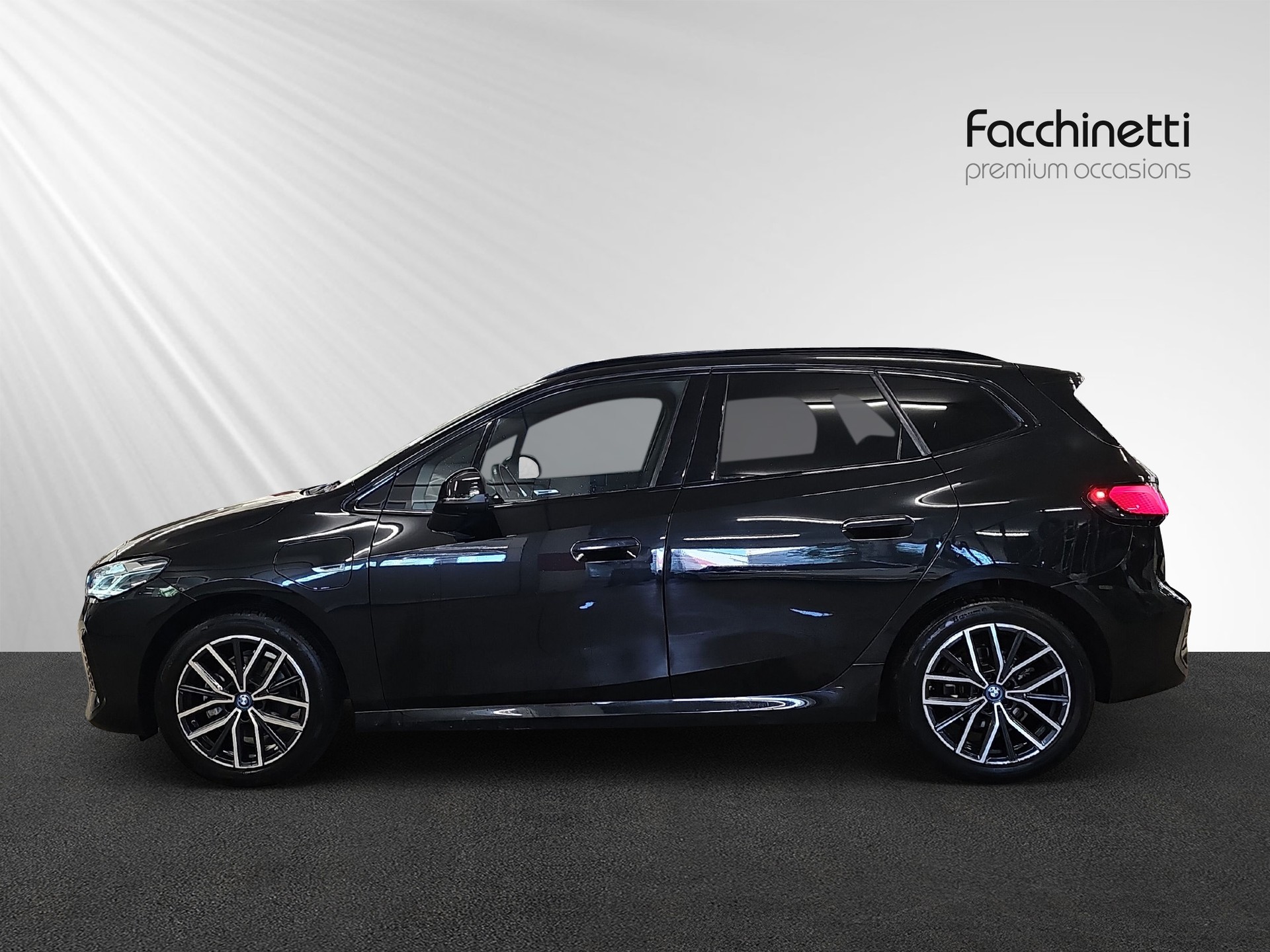 BMW 225e xDrive Active Tourer M Sport-showroom-element-1