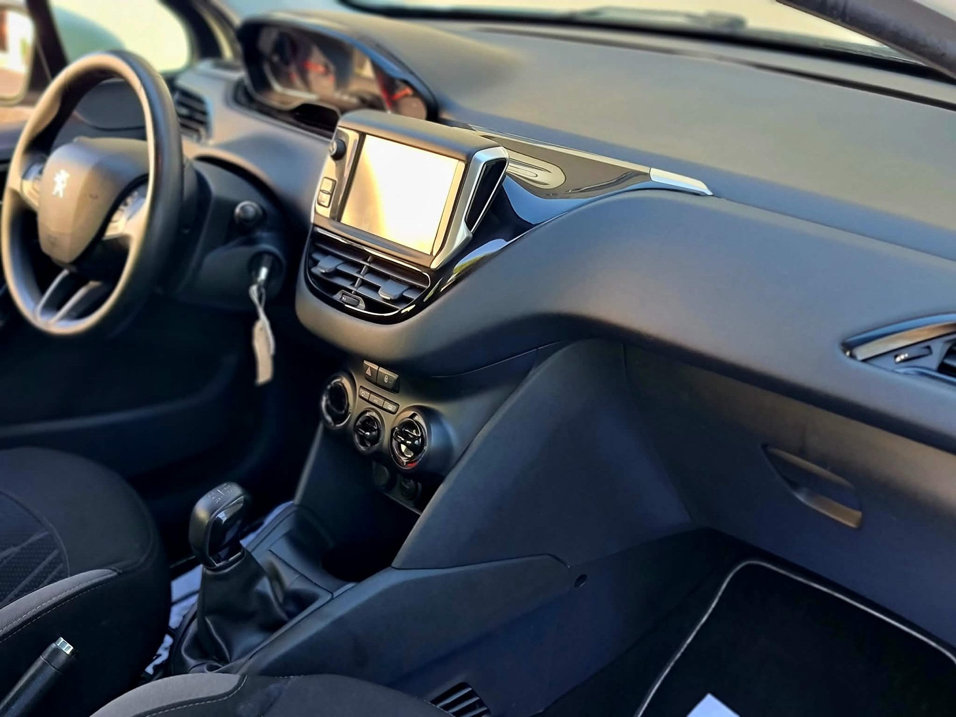 PEUGEOT 208 1.2 VTI Active-image-11