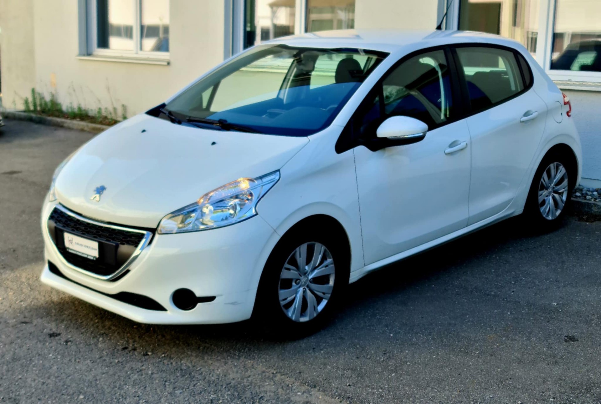 PEUGEOT 208 1.2 VTI Active-image-4