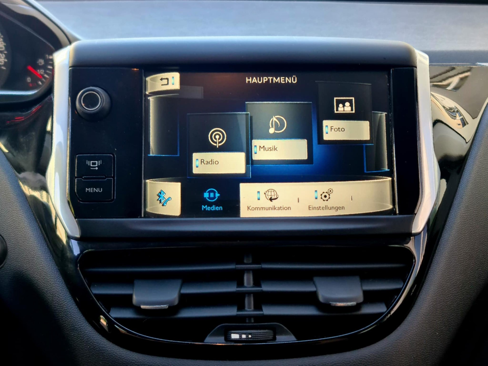 PEUGEOT 208 1.2 VTI Active-image-13
