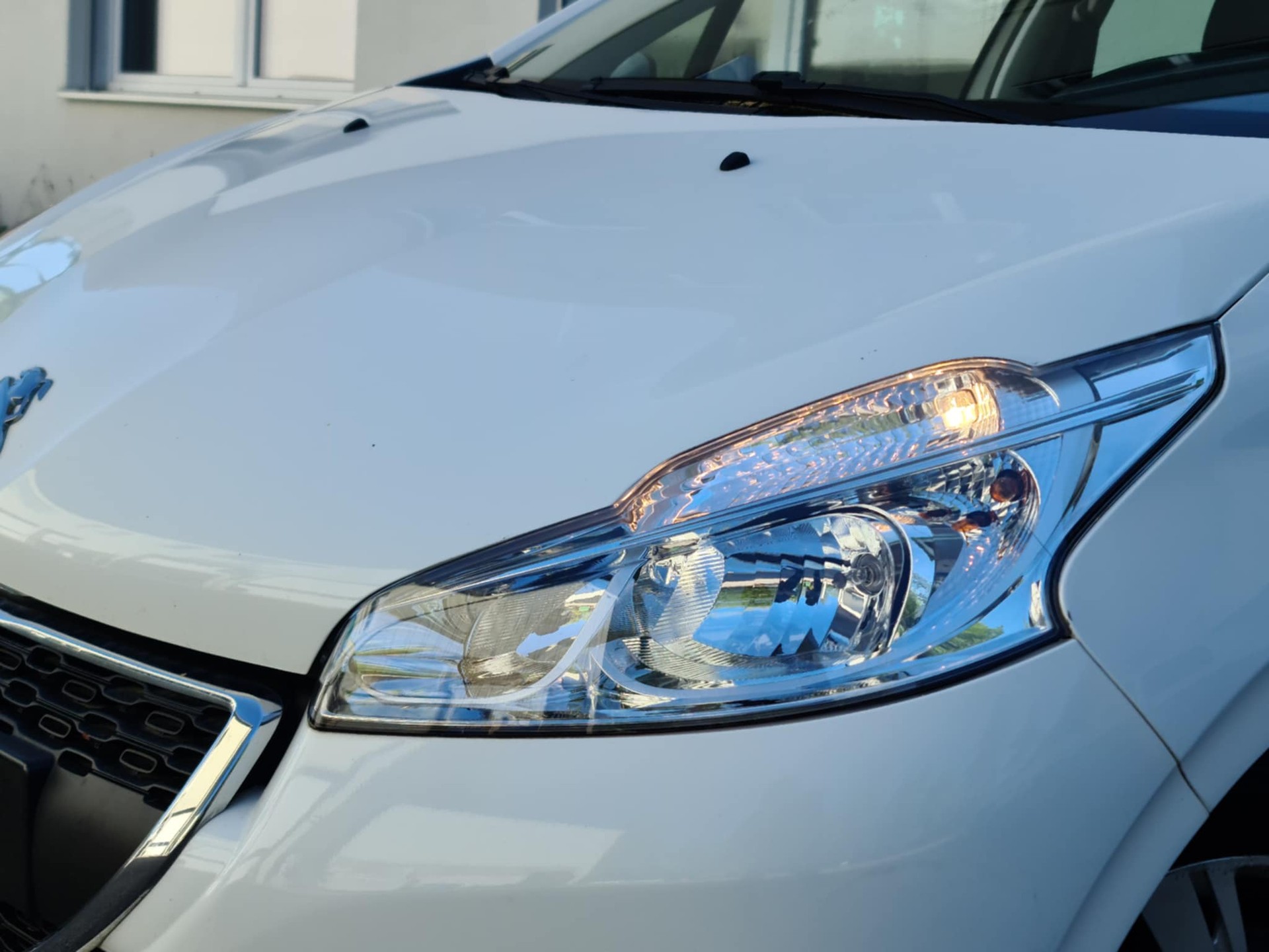 PEUGEOT 208 1.2 VTI Active-image-1