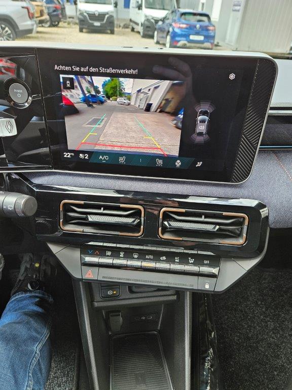 RENAULT R4 E-Tech Comfort Range techno-image-11