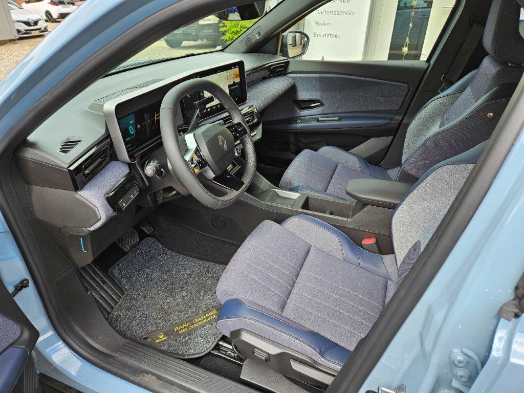 RENAULT R4 E-Tech Comfort Range techno-image-6